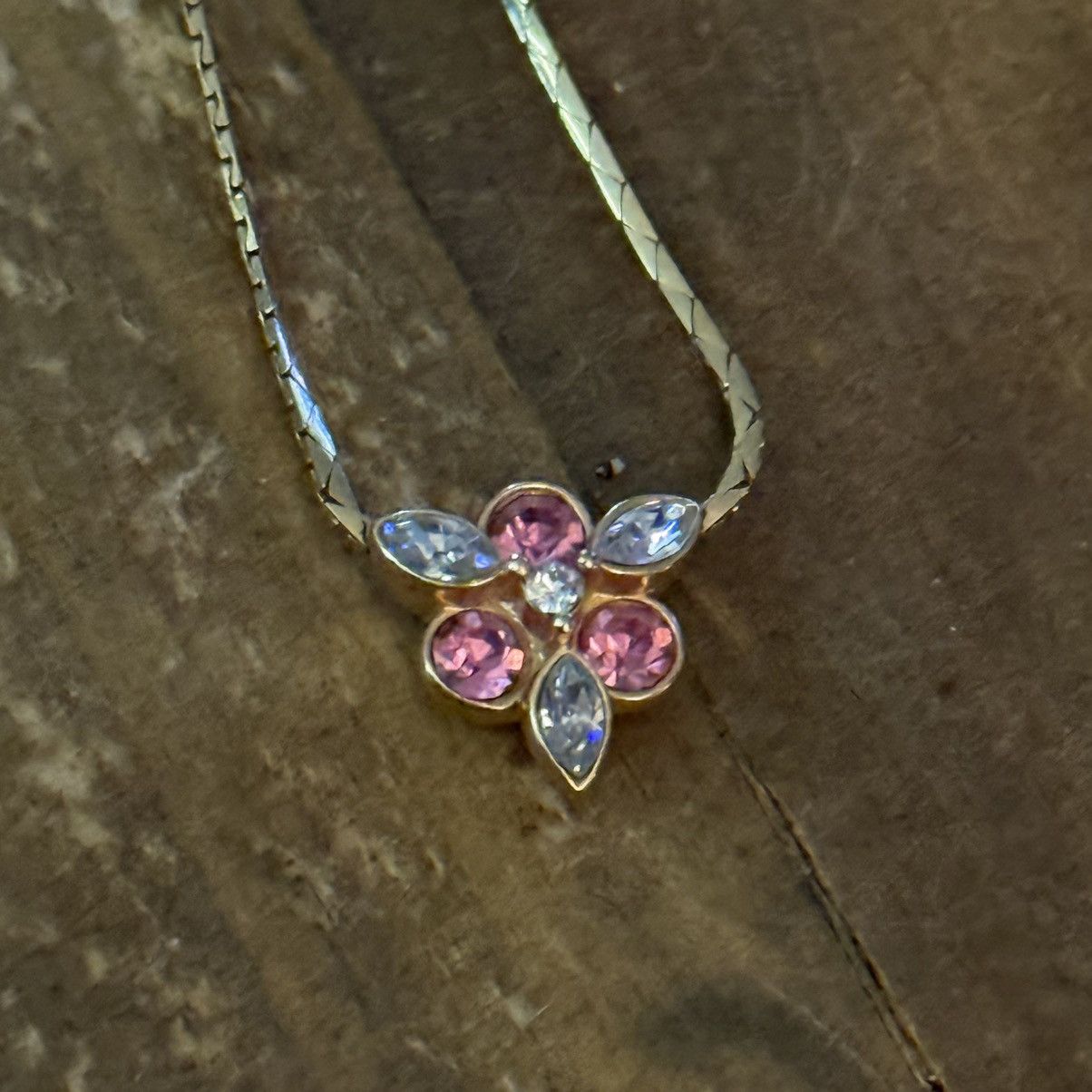 Vintage Vintage Avon dainty gold tone pink flower gemstone necklace Size ONE SIZE - 3 Thumbnail