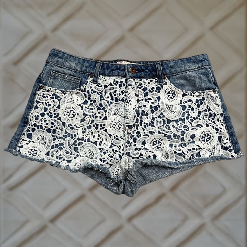 Forever 21 Forever 21 Lace Denim Shorts Womens 26 Blue High Rise Casual Beach 30x2" Size 26" / US 2 / IT 38 - 1 Thumbnail