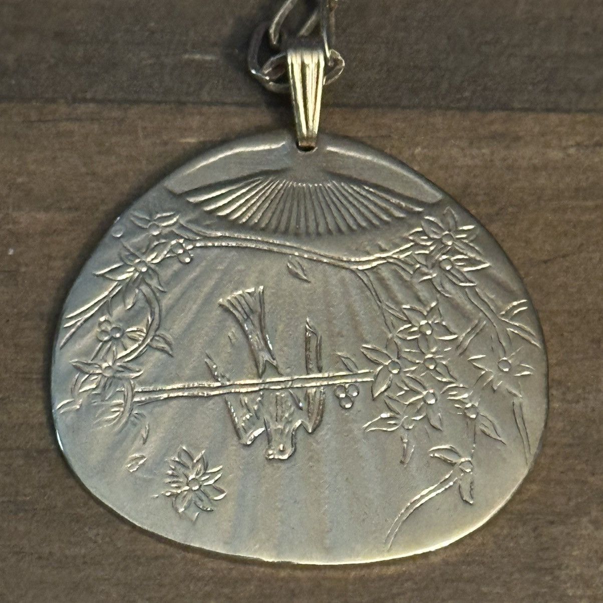 Other × Vintage Vintage Emmons gold tone Chinese fan pendant necklace Size ONE SIZE - 4 Thumbnail