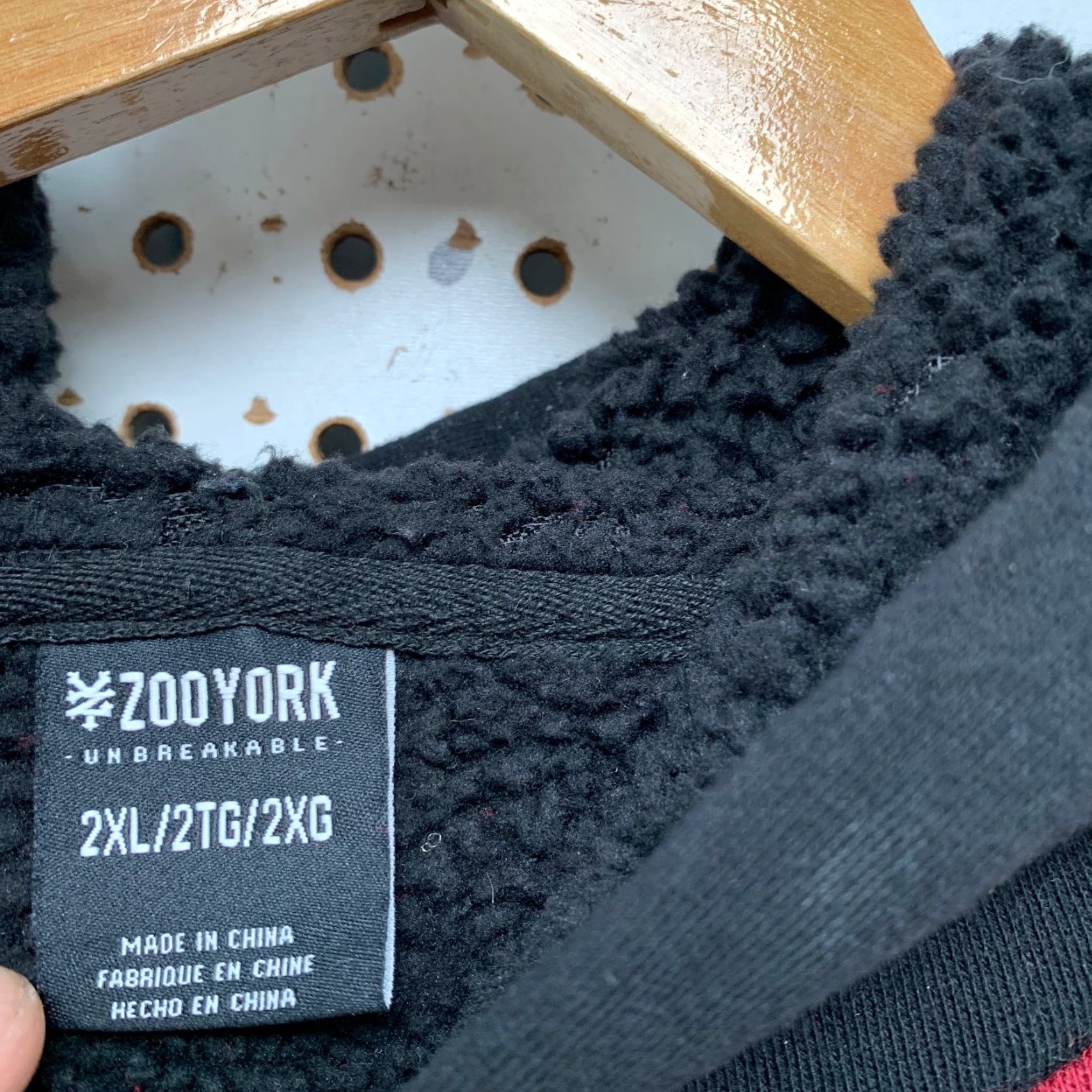 Zoo York VINTAGE Zoo York Hoodie Men 2XL Red Black Sherpa Lined Grunge Skate Shirt Sweatshirt Zip Full Zip Pattern Graphic Print Winter Spring Fall Mens Size US XXL / EU 58 / 5 - 5 Thumbnail