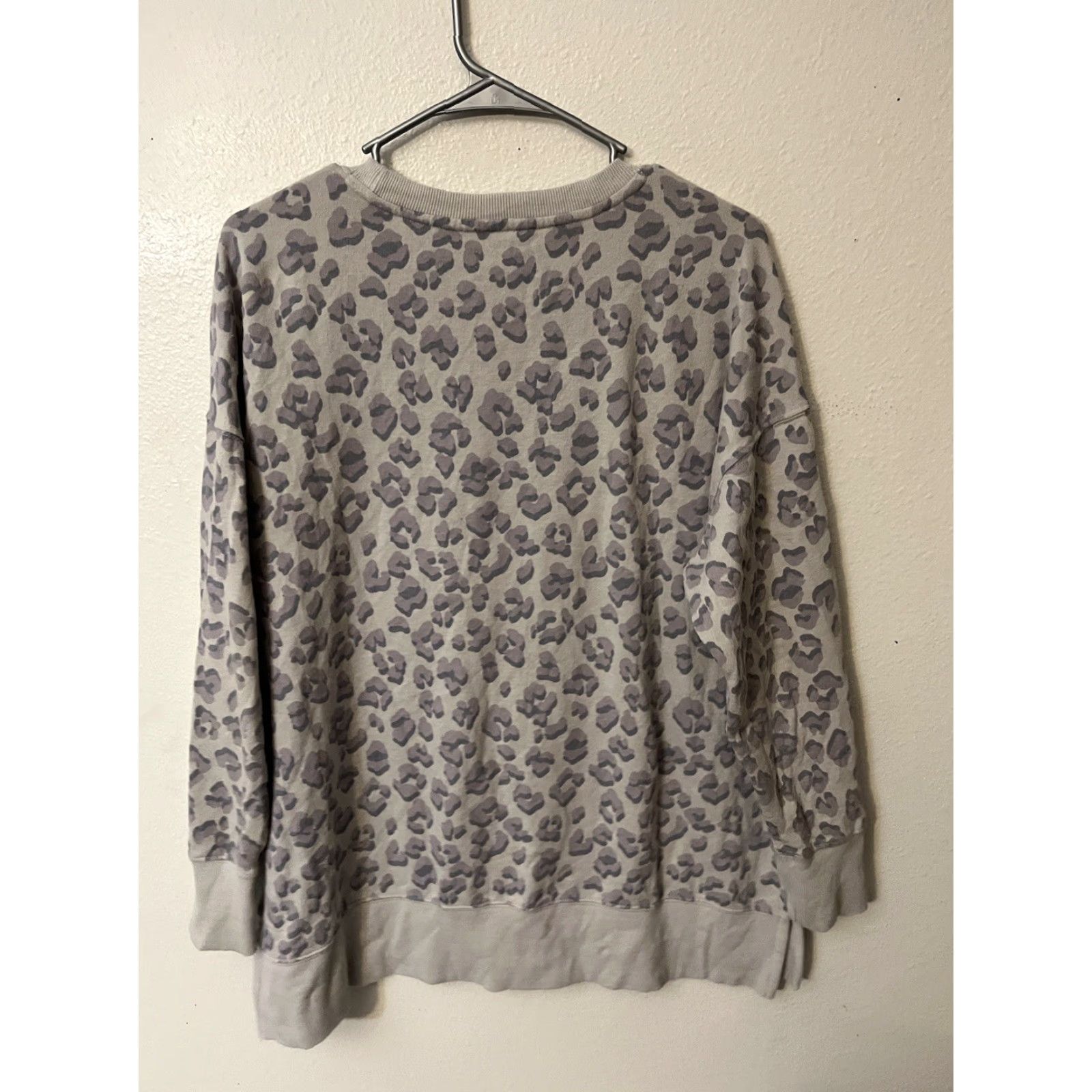 Lucky Brand Lucky Brand Gray Leopard Print Crew Neck Sweater 2X Women Size XXL / US 16-18 / IT 52-54 - 2 Thumbnail