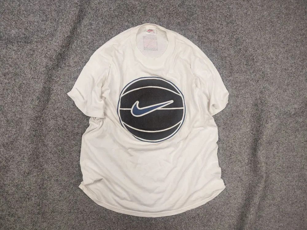 Nike Vintage 90's Nike Basketball Camp Center Swoosh Tee T-Shirt Size US M / EU 48-50 / 2 - 1 Thumbnail