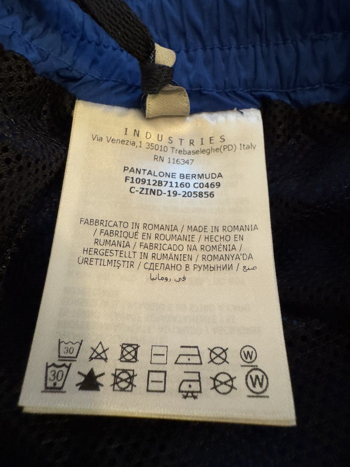 Moncler MONCLER SHORTS marked size 54 SEE REAL MEASUREMENTS IN PHOTO Size US 36 / EU 52 - 10 Thumbnail