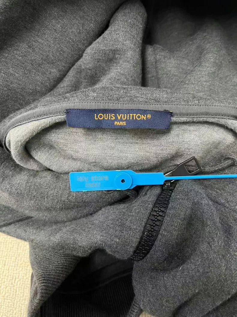 Louis Vuitton Louis Vuitton Solid graphic printed zip-up hooded drawstri Size US XL / EU 56 / 4 - 5 Thumbnail