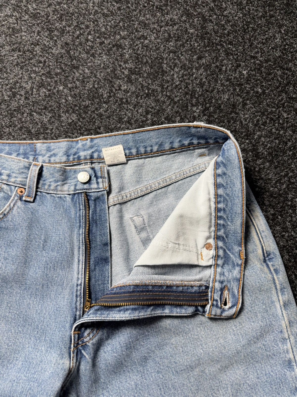Levi's Vintage Clothing 90s Levi's 550 Distressed Dirty Relaxed Fit USA Retro Jeans Size US 35 - 9 Thumbnail