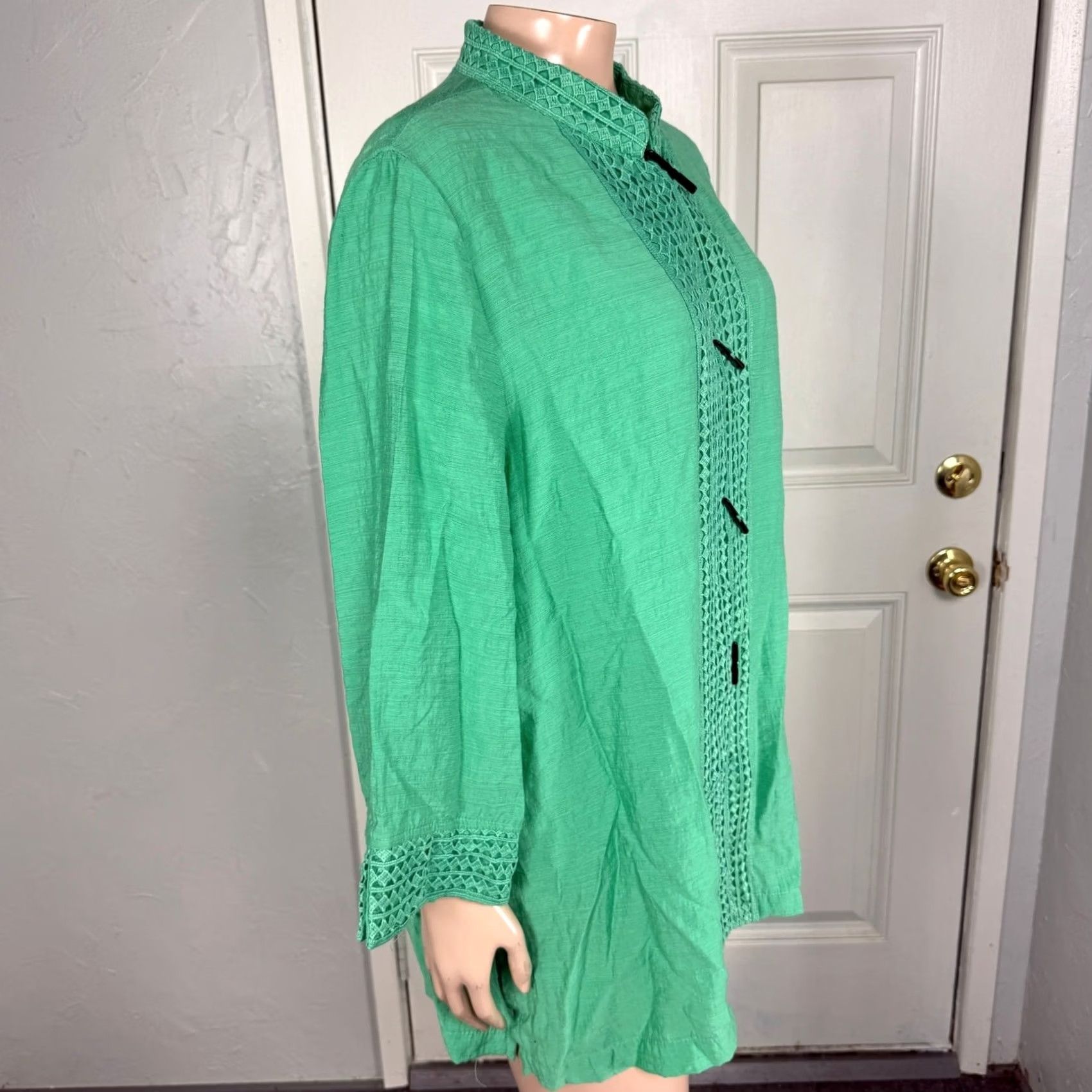 Vintage Moonlight Fashion Design Women's Blouse One Size Button Rayon Solid Green Crew Neck 3/4 Sleeve Casual All Seasons Vintage No Size ONE SIZE - 5 Thumbnail