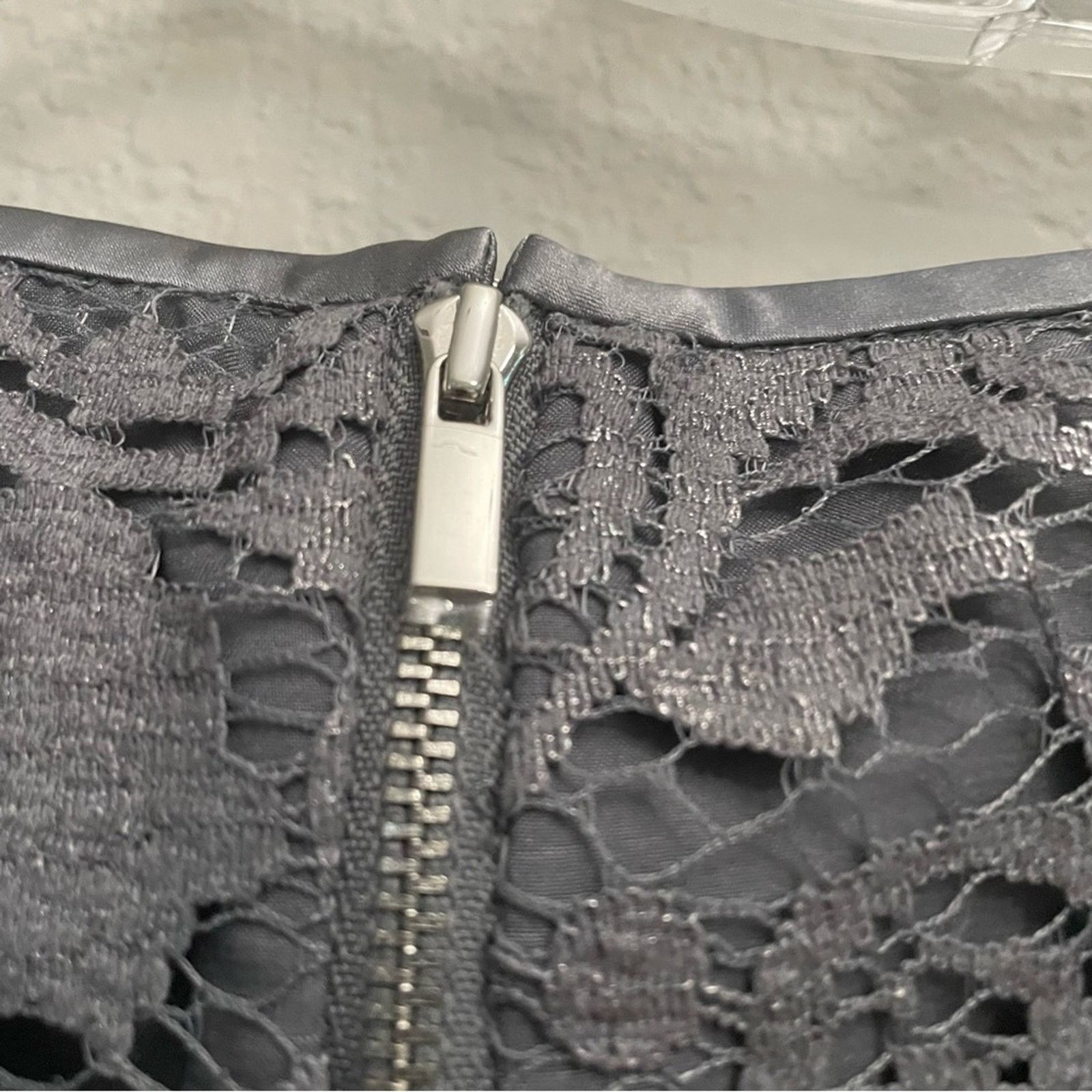 White House Black Market White House Black Market Silver Taffeta Skirt 10 Lace Top 12 Size L / US 10 / IT 46 - 7 Thumbnail