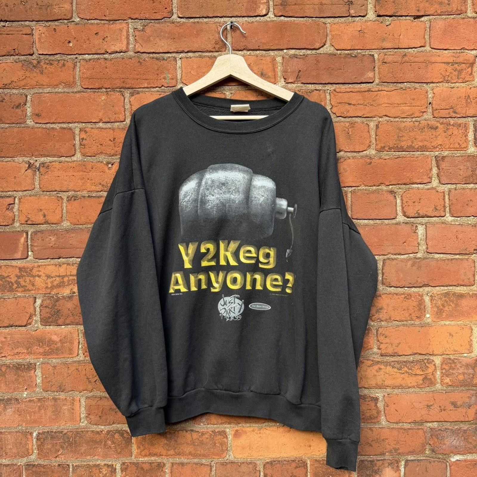 Hanes vintage y2keg anyone? The beer store crewneck sweatshirt L Size US L / EU 52-54 / 3 - 1 Thumbnail