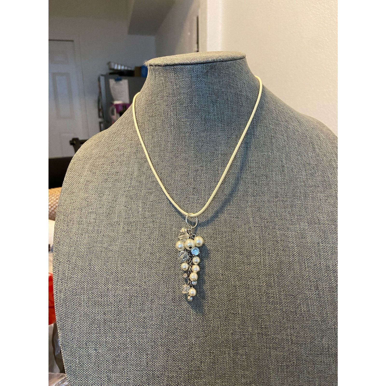 Handmade Upcycled faux pearl cluster necklace Size ONE SIZE - 2 Thumbnail