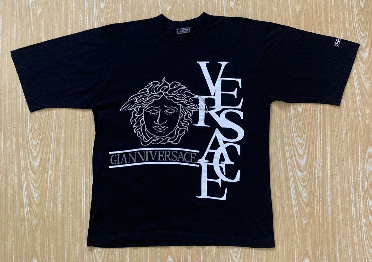 Versace Rare.. Versace Medusa Embroidered T Shirt Size US XL / EU 56 / 4 - 3 Thumbnail