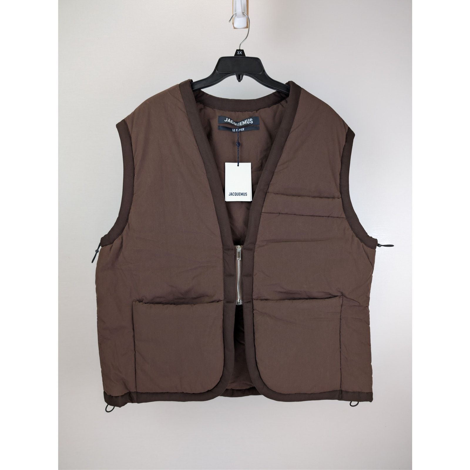 Jacquemus o1rshd1 'Le Gilet Carozzu' padded vest in dark brown Size US L / EU 52-54 / 3 - 11 Thumbnail