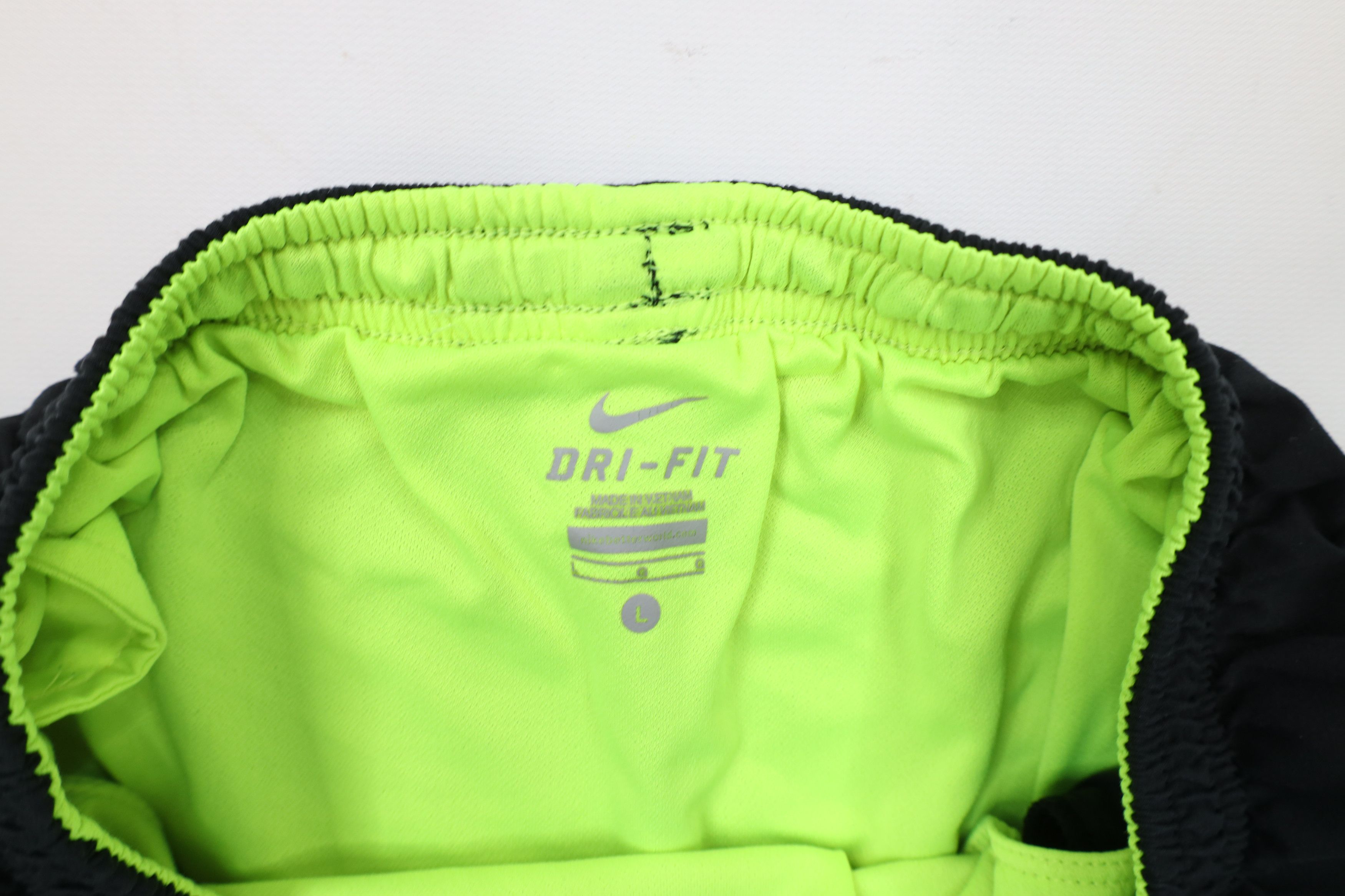 Nike × Vintage Vintage Y2K Nike Swoosh Reflective Lined Above Knee Shorts Size US 34 / EU 50 - 8 Thumbnail