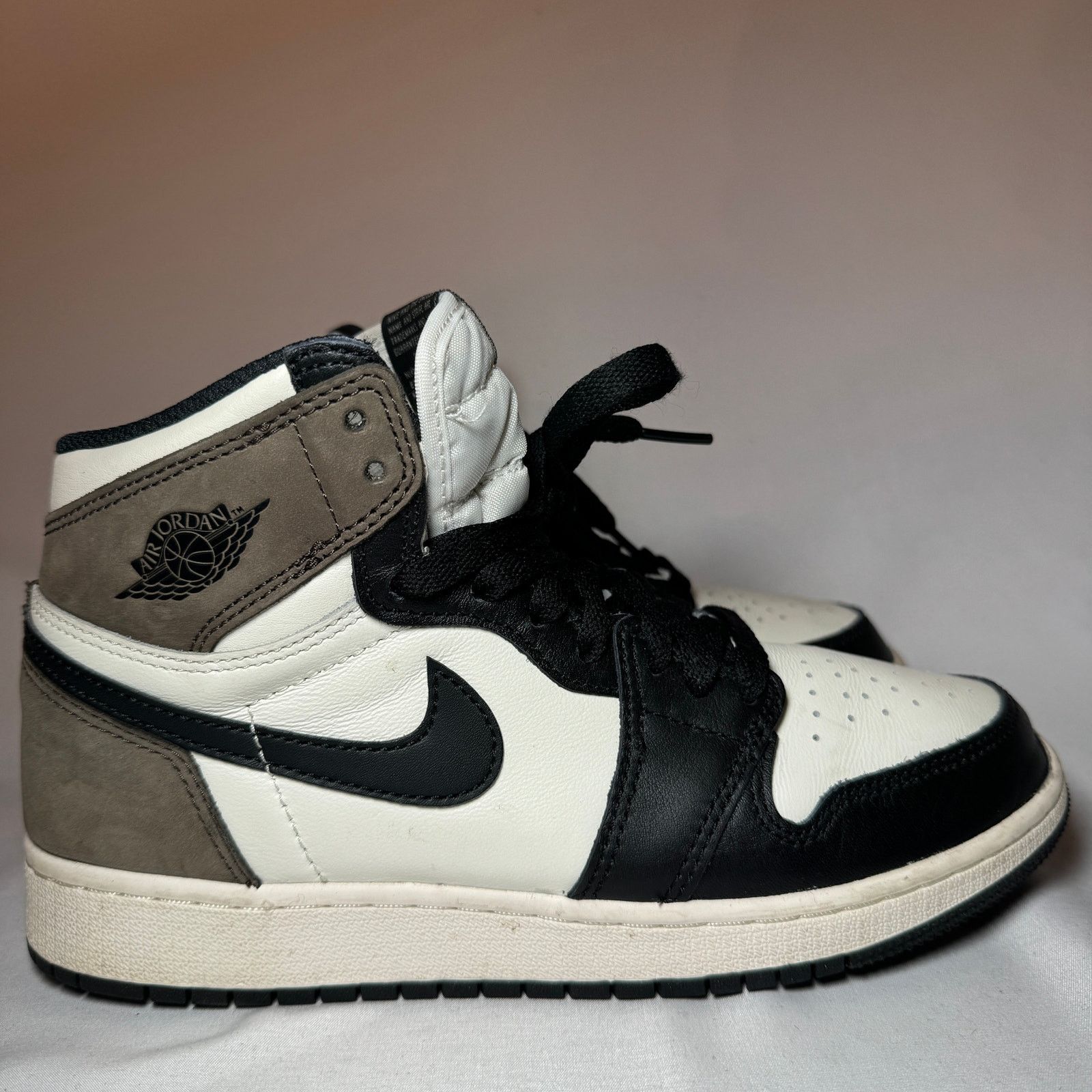 Size 6 - Nike Air Jordan 1 Retro High OG GS Dark Mocha Shoes