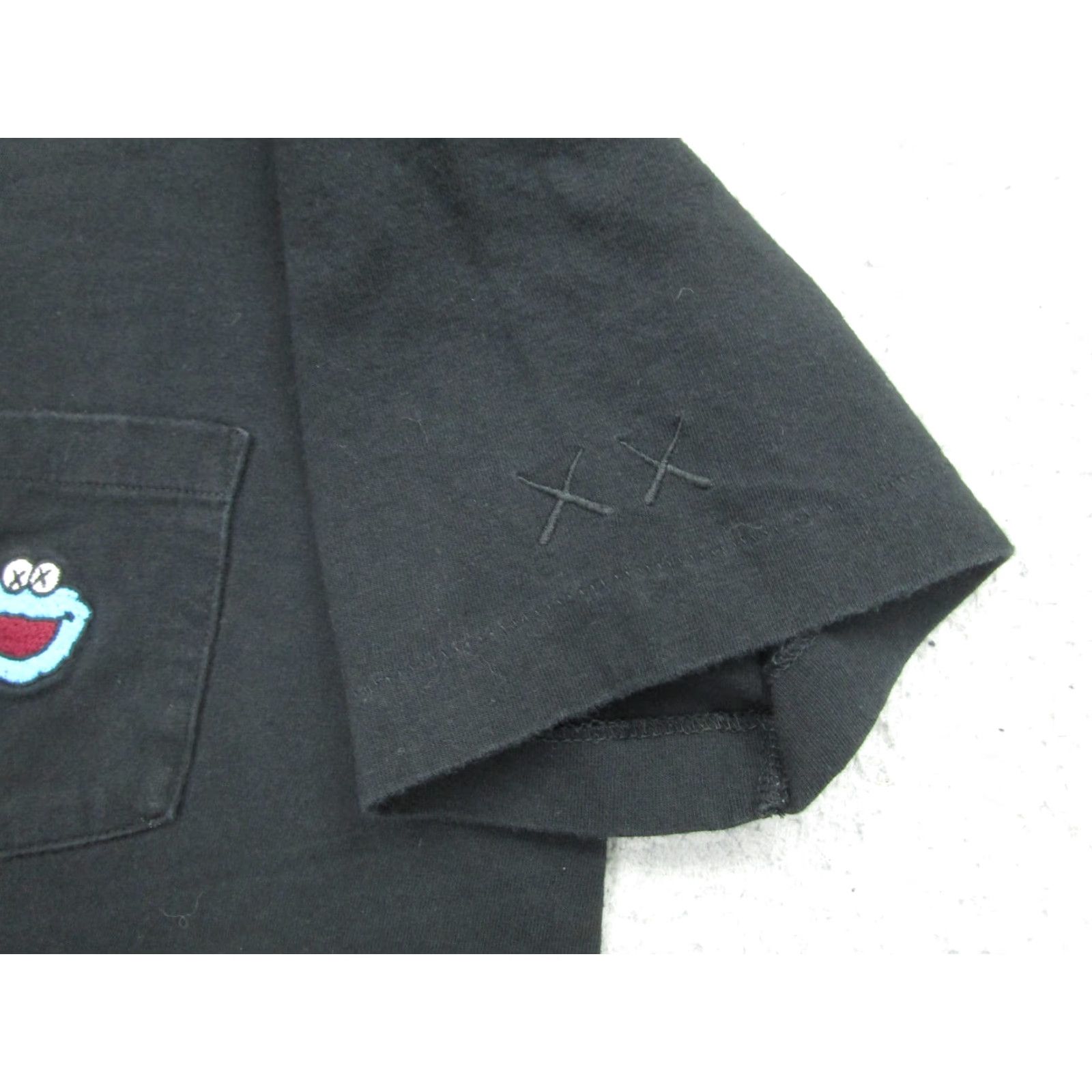 Uniqlo KAWS Uniqlo Sesame Street Black Pocket Tee Mens Small Cookie Monster Embroidered T-Shirt Size US S / EU 44-46 / 1 - 4 Thumbnail