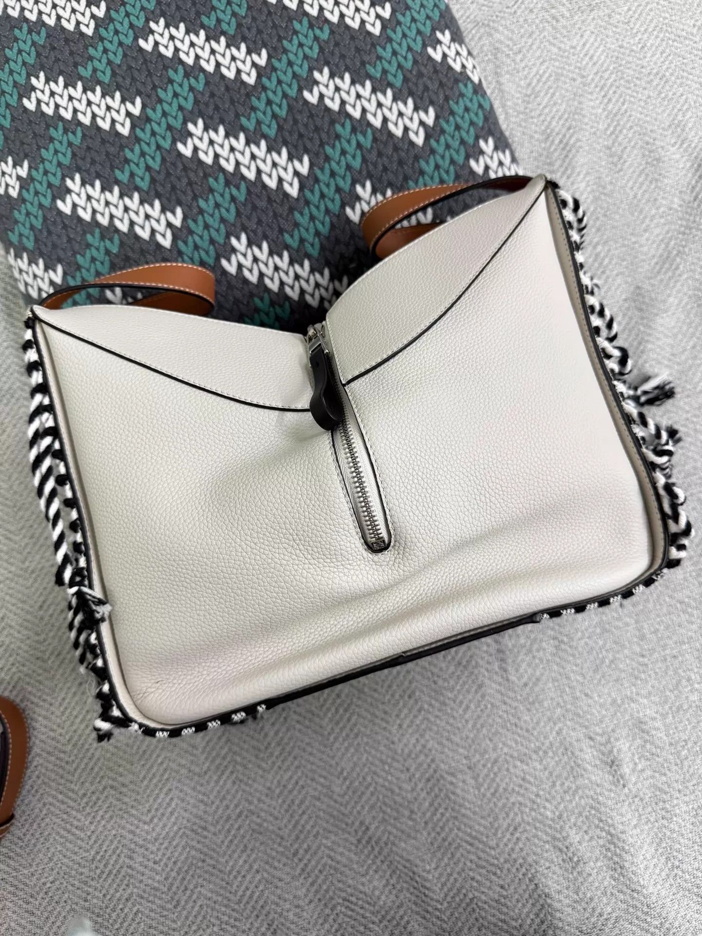 Loewe Loewe white colorblock tassel hammock bag new Size ONE SIZE - 2 Thumbnail