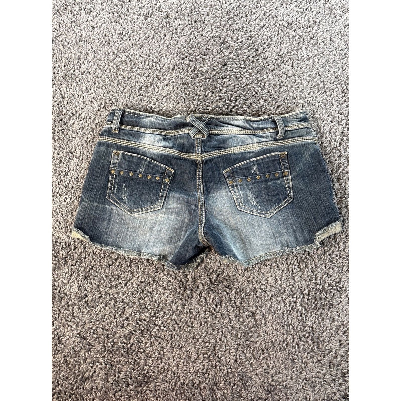 Vintage VINTAGE Mudd Shorts Womens 34 Low Rise Med Wash Distressed Studded Y2K Aztec Embroidered Denim Cut-Off Mens? Size 24" / US 00 / IT 34 - 2 Thumbnail