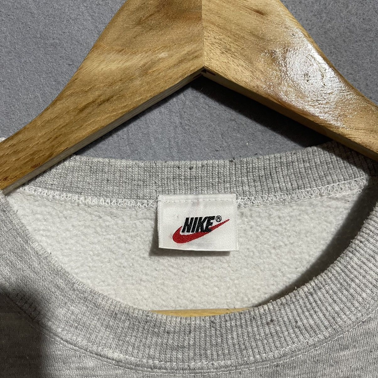 Nike Vintage 90s Nike Small Swoosh Crewneck Sweatshirt – Grey Size US L / EU 52-54 / 3 - 8 Thumbnail