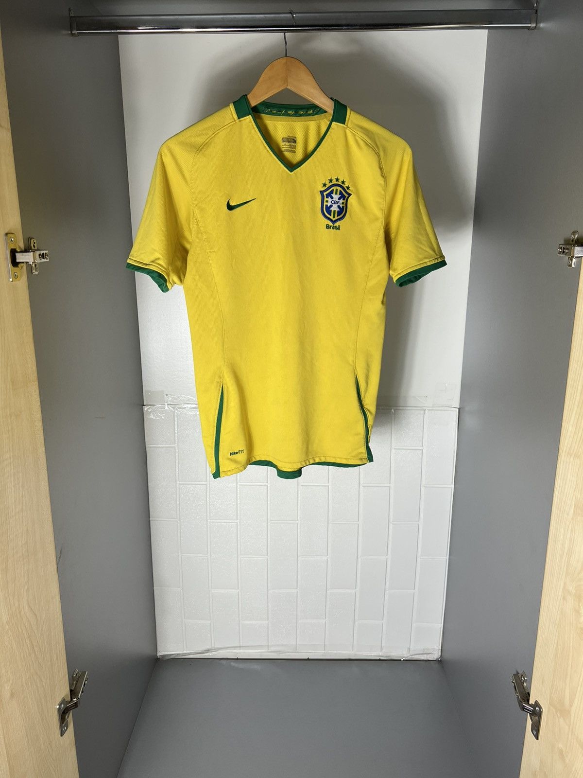 Nike VINTAGE NIKE BRAZIL RETRO SOCCER JERSEY BLOKECORE Y2K 90s Size US S / EU 44-46 / 1 - 3 Thumbnail