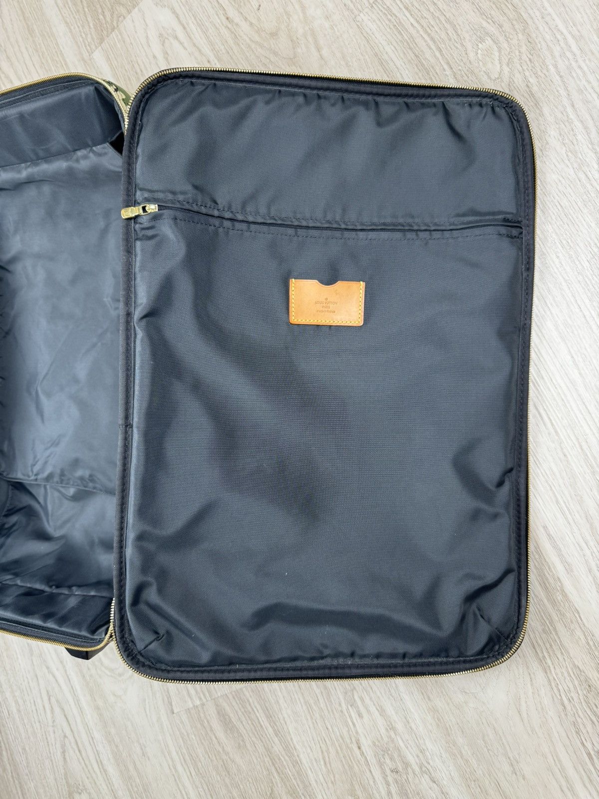 Louis Vuitton × Takashi Murakami Louis Vuitton Takashi Murakami Pegase 60 Monogramouflage Bag Size ONE SIZE - 15 Thumbnail