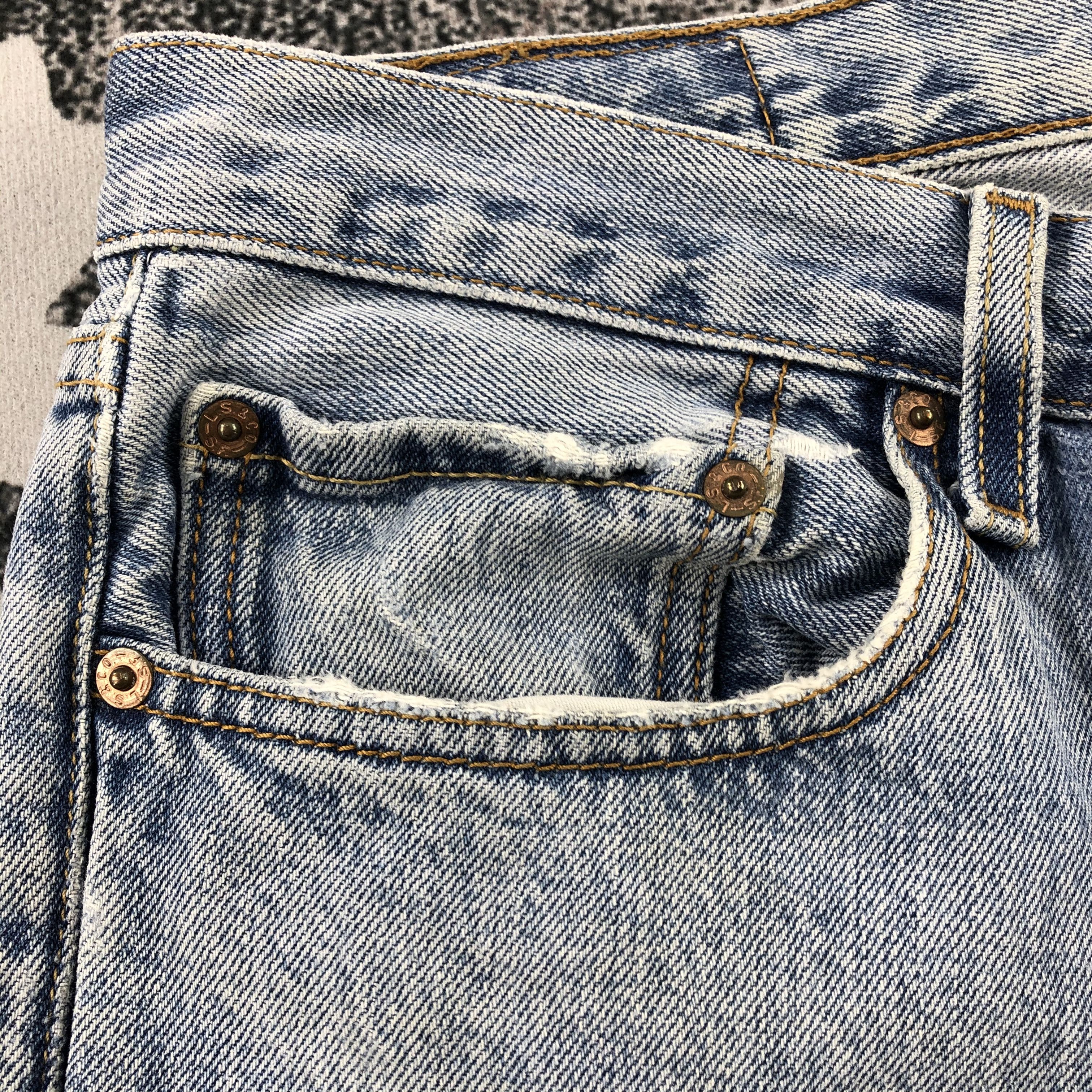 Levi's Vintage Levi's 501 Jeans Distress Medium Wash Denim KJ863 Size US 33 - 11 Thumbnail