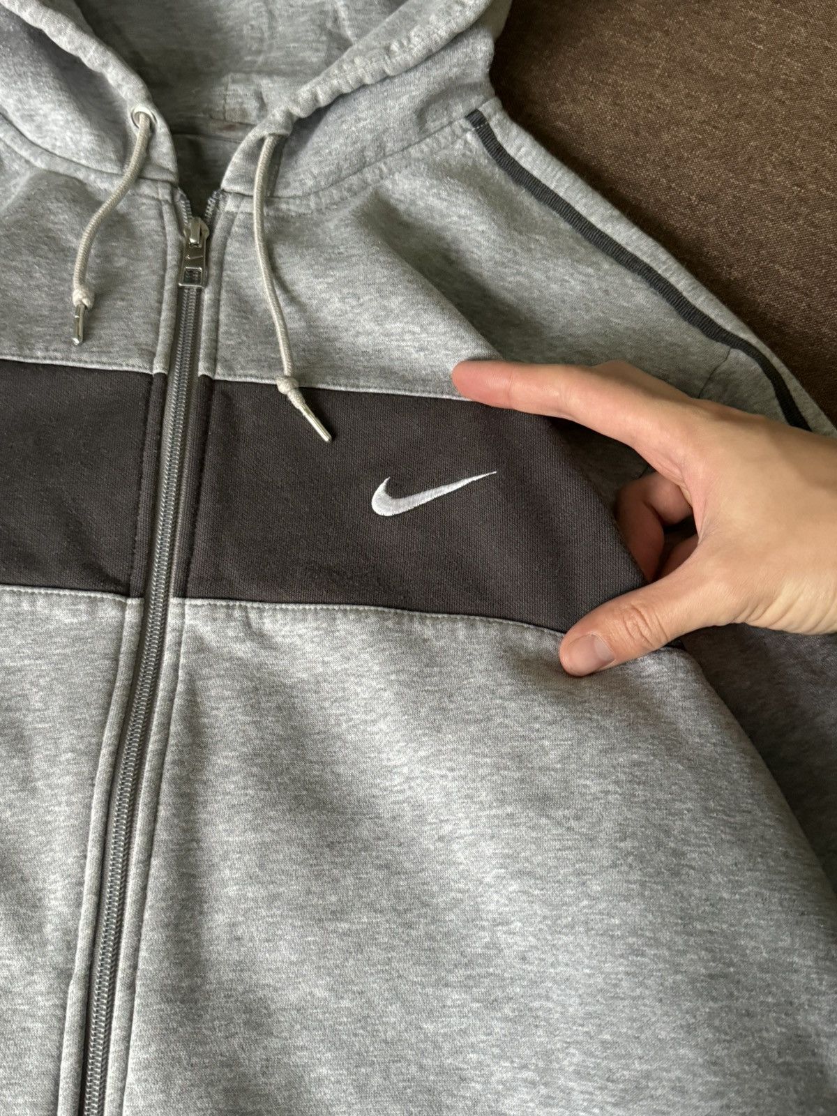 Nike Vintage Nike Y2K grey zip hoodie size XL Size US XL / EU 56 / 4 - 7 Thumbnail