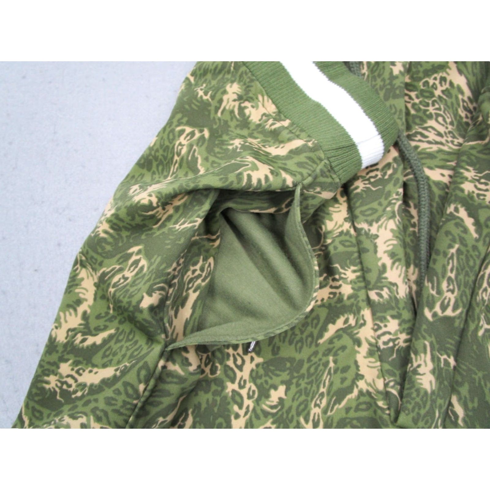 Ecko Unltd Shorts Mens 36 Green Camo Bacteria Streetwear Embroidered