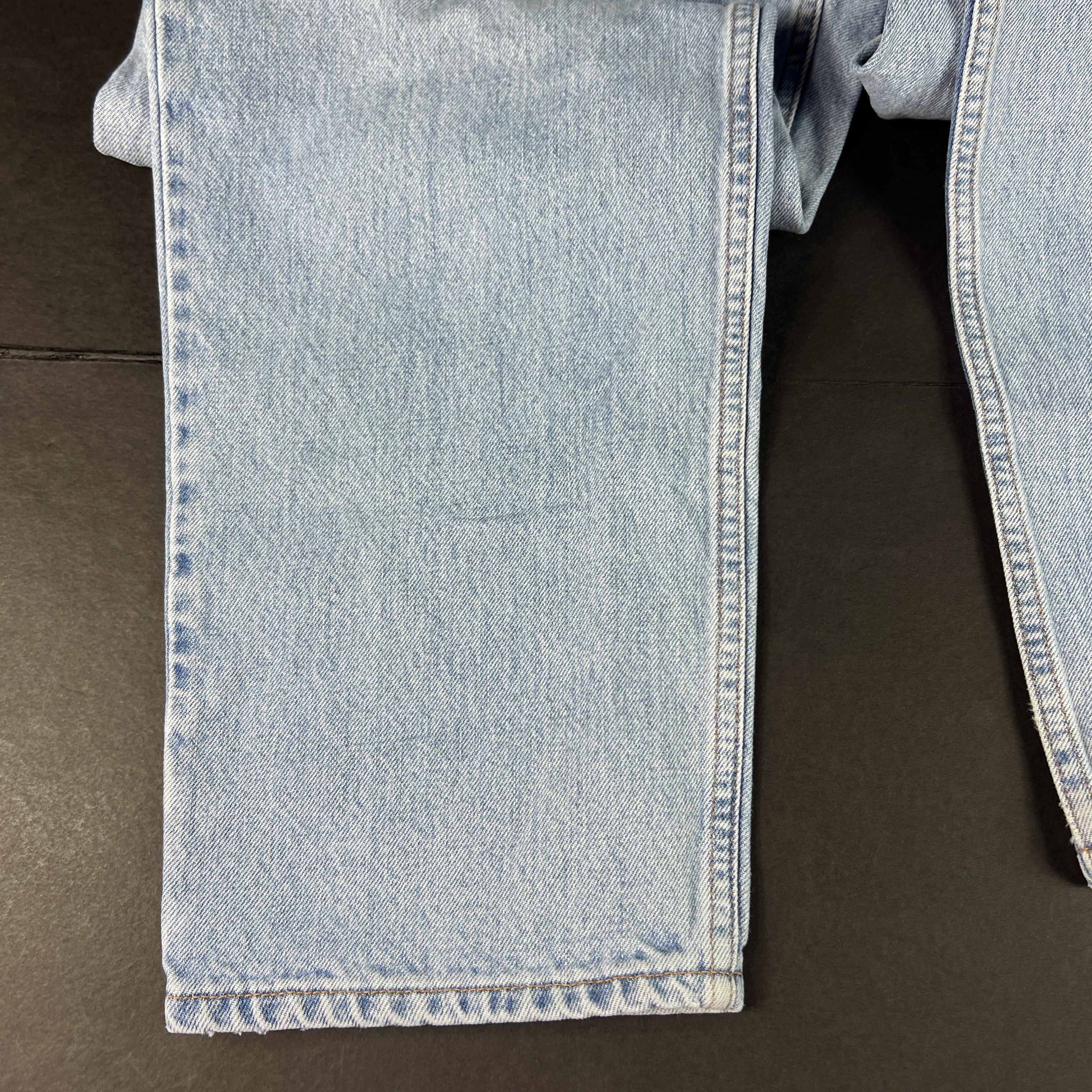 Levi's × Vintage VTG 90s Levi's Jeans 550 Relaxed Light Blue Faded Denim Size US 37 - 7 Thumbnail