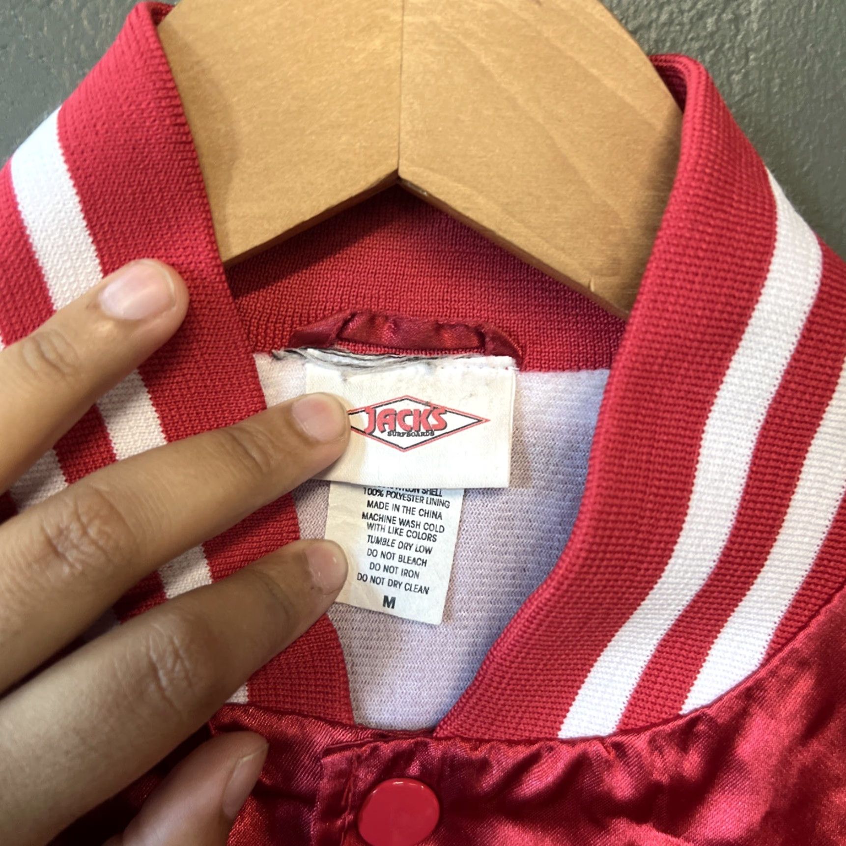 Vintage VINTAGE Jacks Surfboards Red Satin Jacket Mens M Size Snap Button Nylon Outer Shell Satin Jacket Red Mens M 90s? Size US M / EU 48-50 / 2 - 2 Thumbnail