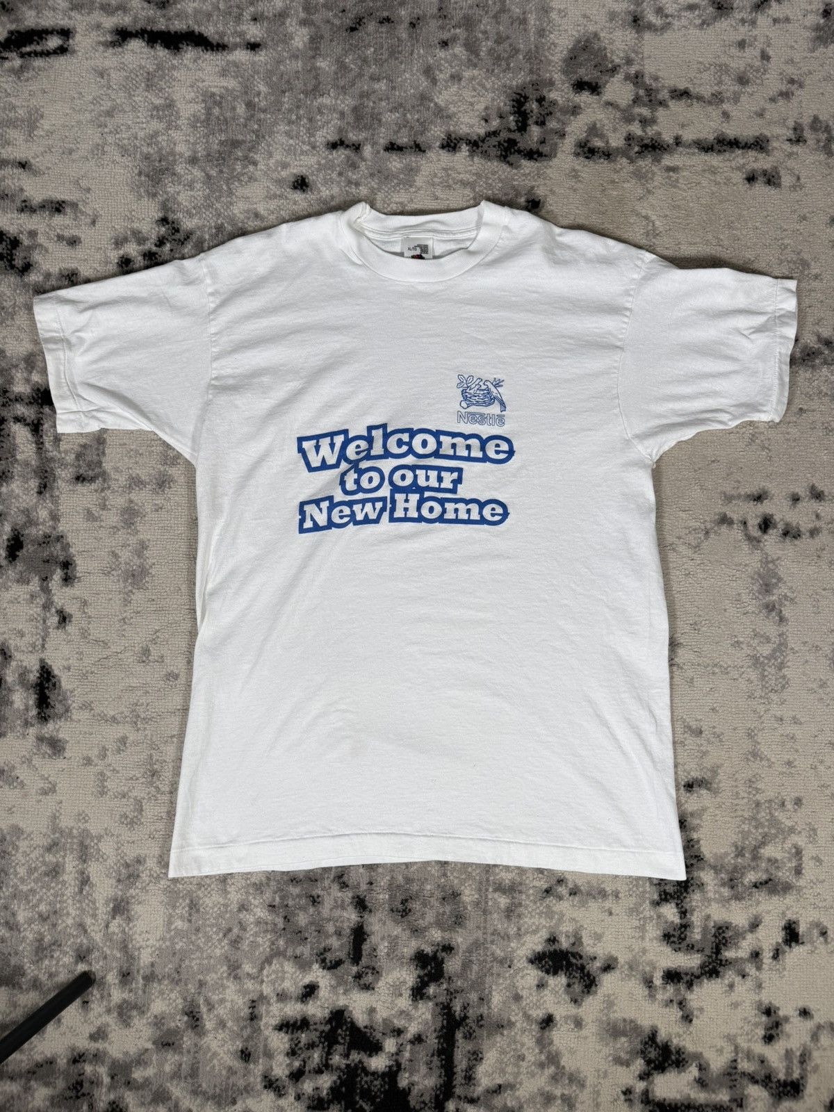 Fruit Of The Loom Vintage 90s Single Stitch Nestlé Promo T-Shirt Size US XL / EU 56 / 4 - 1 Thumbnail