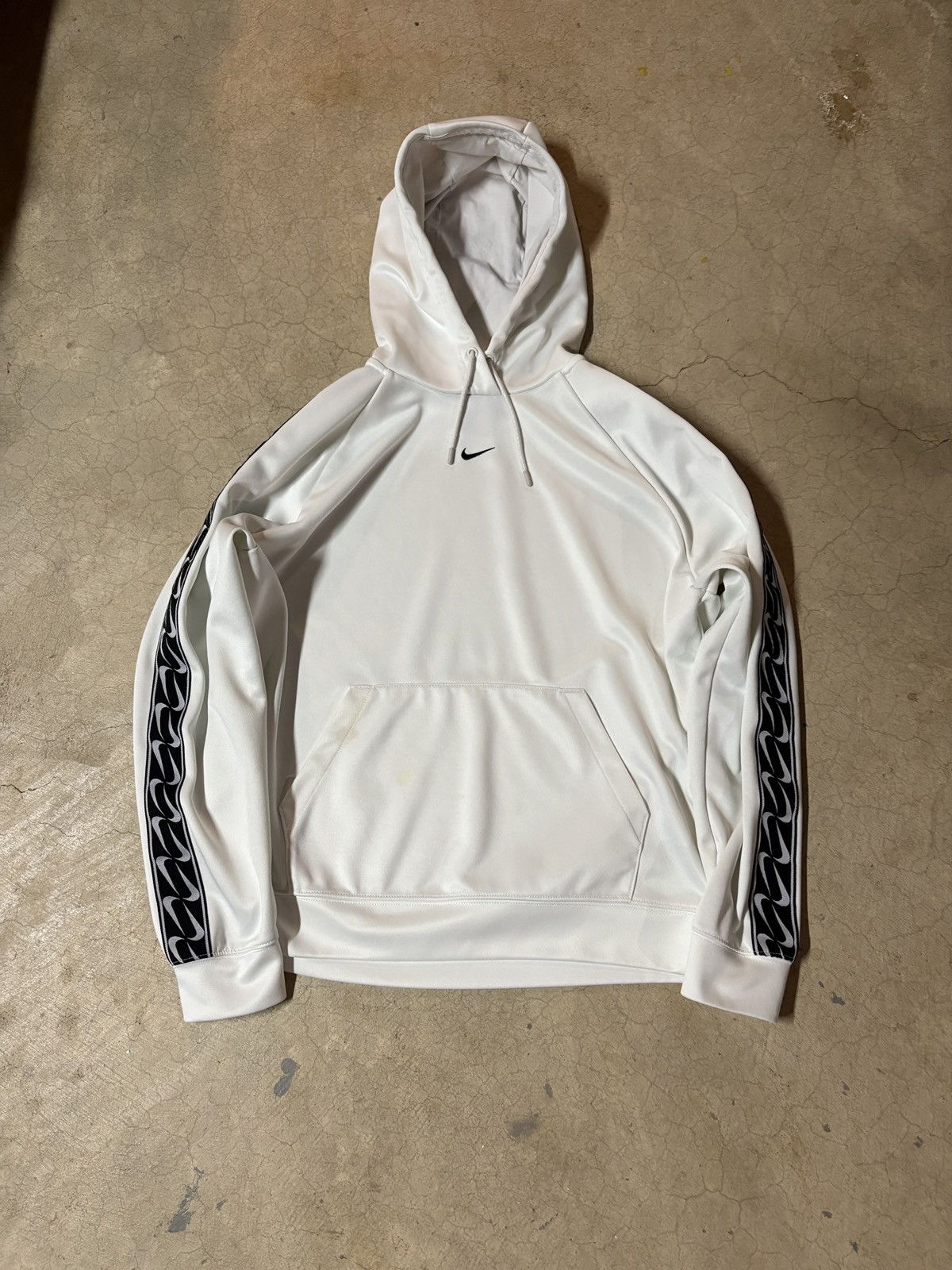 Nike Nike Center Logo Sleeve Swoosh Hit Hoodie White Size Large Size US L / EU 52-54 / 3 - 1 Thumbnail