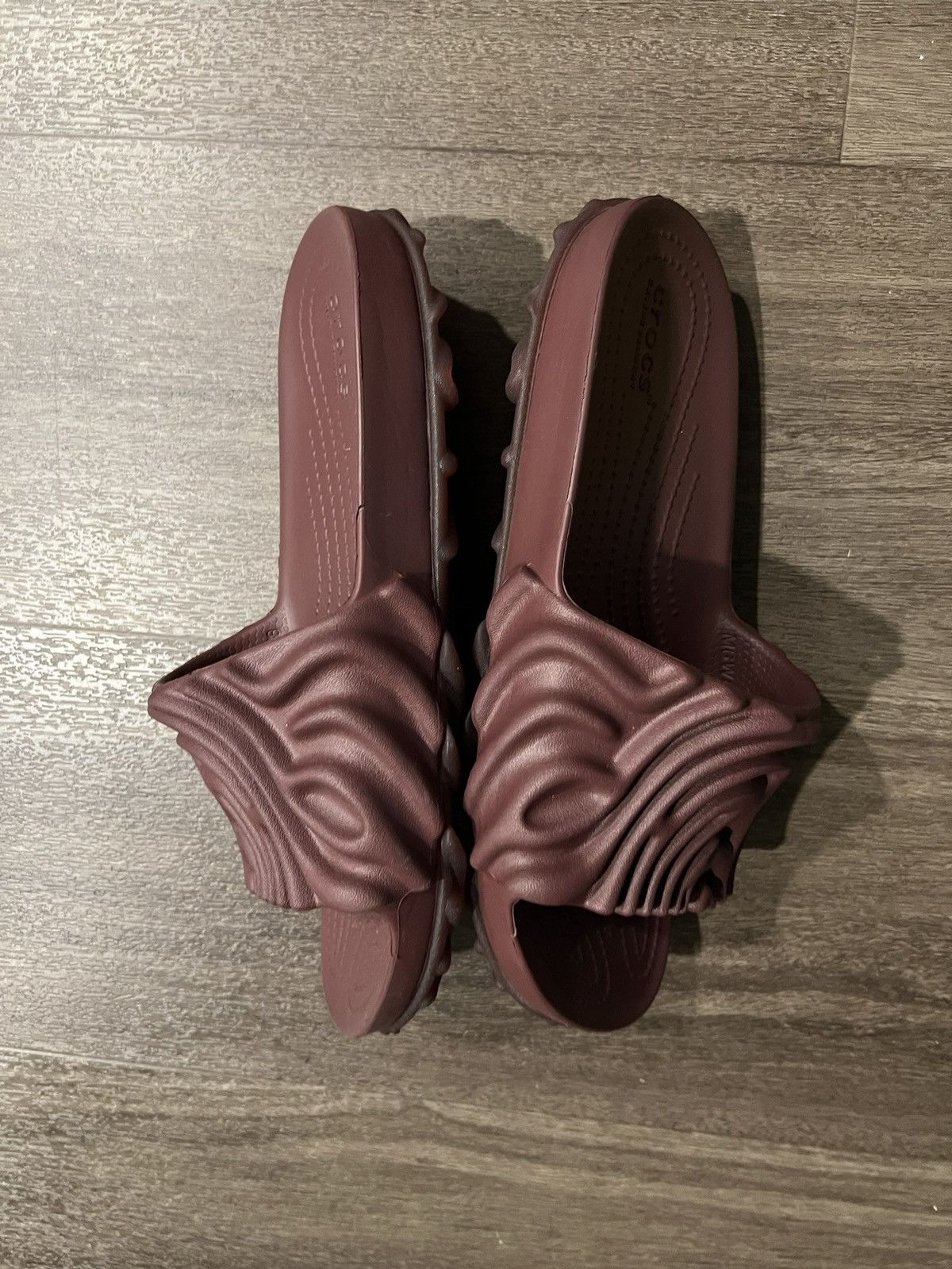 Crocs × Salehe Bembury Salehe Bembury x Crocs Pollex Slide 'Huckle' in size 6 Size US 6 / EU 39 - 4 Thumbnail