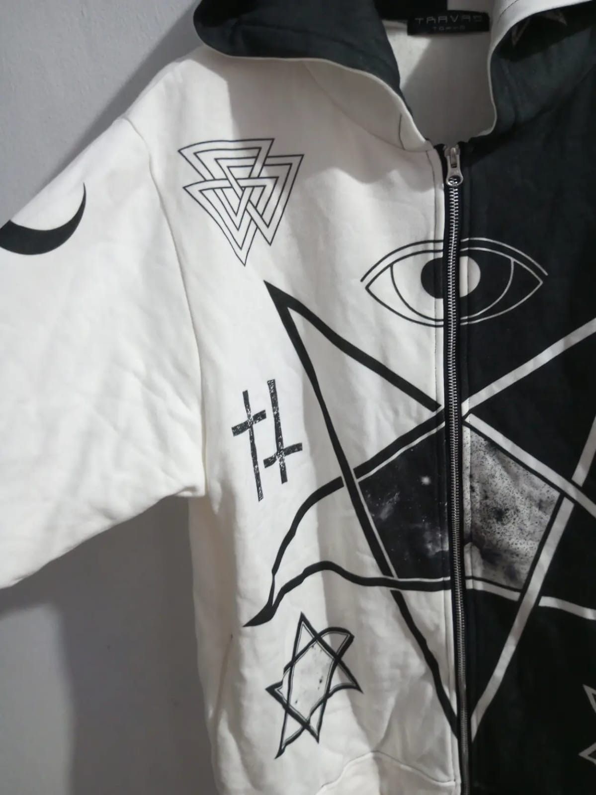 Japanese Brand Travas tokyo iluminati cross hoodie Size US L / EU 52-54 / 3 - 6 Thumbnail