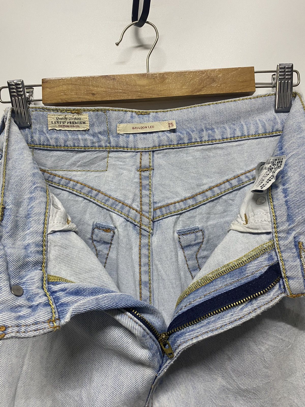 Levi's Levis Premium Jeans Distressed Denim Balloon Leg Big E Pants Size 26" / US 2 / IT 38 - 16 Thumbnail