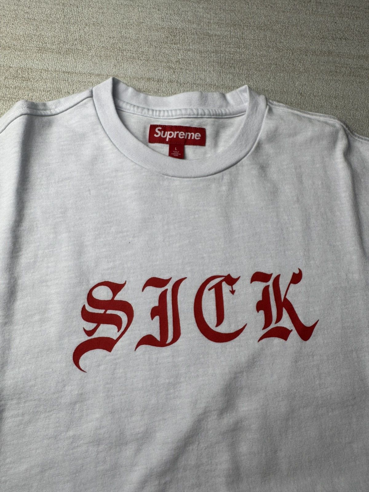 Supreme Old english tee Size US L / EU 52-54 / 3 - 2 Thumbnail