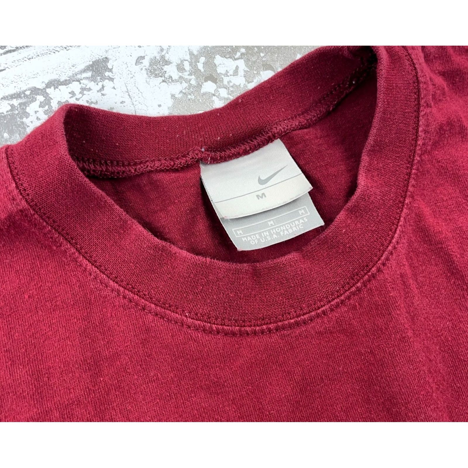 Nike VINTAGE Nike Shirt Men M Red Logo Tee 2000s Y2K Classic Retro Knit Jersey Sleeveless Crew Neck T-Shirt Size US M / EU 48-50 / 2 - 4 Thumbnail
