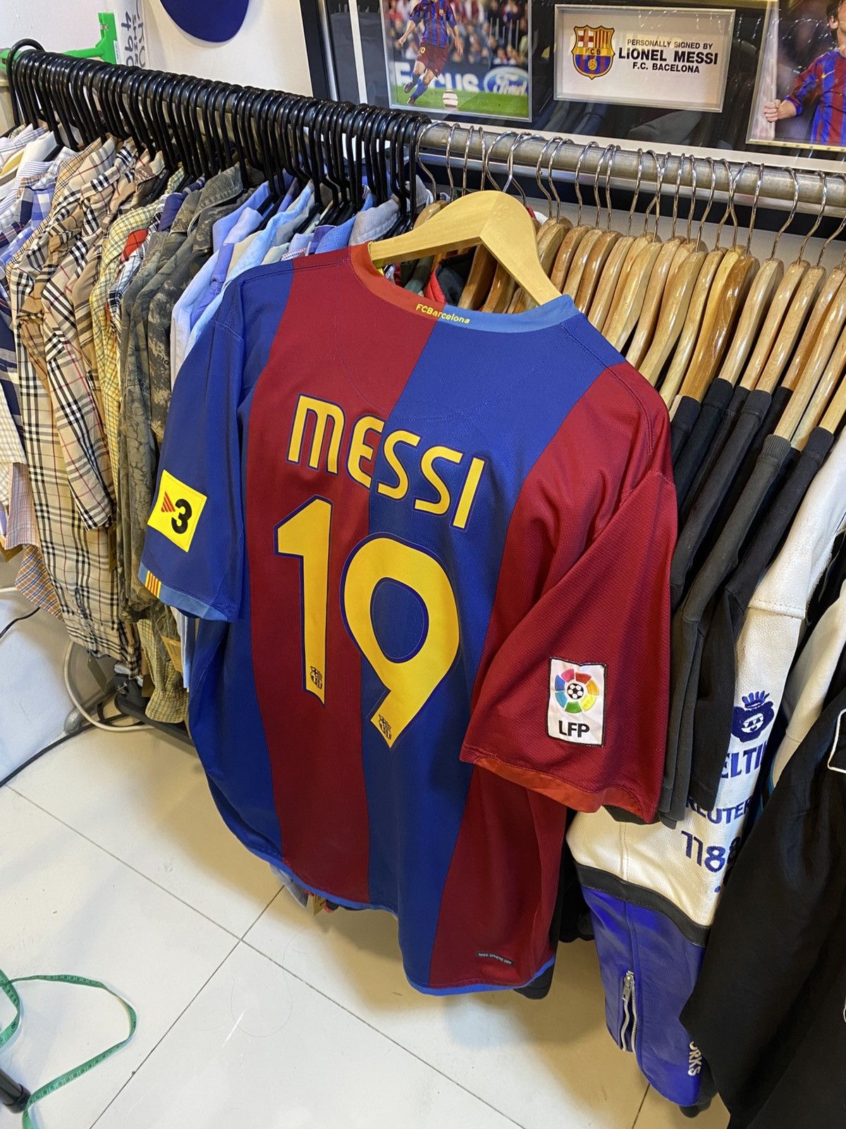 Nike Vintage Y2K FC Barcelona Home Kit MESSI 19 Size US XL / EU 56 / 4 - 1 Thumbnail