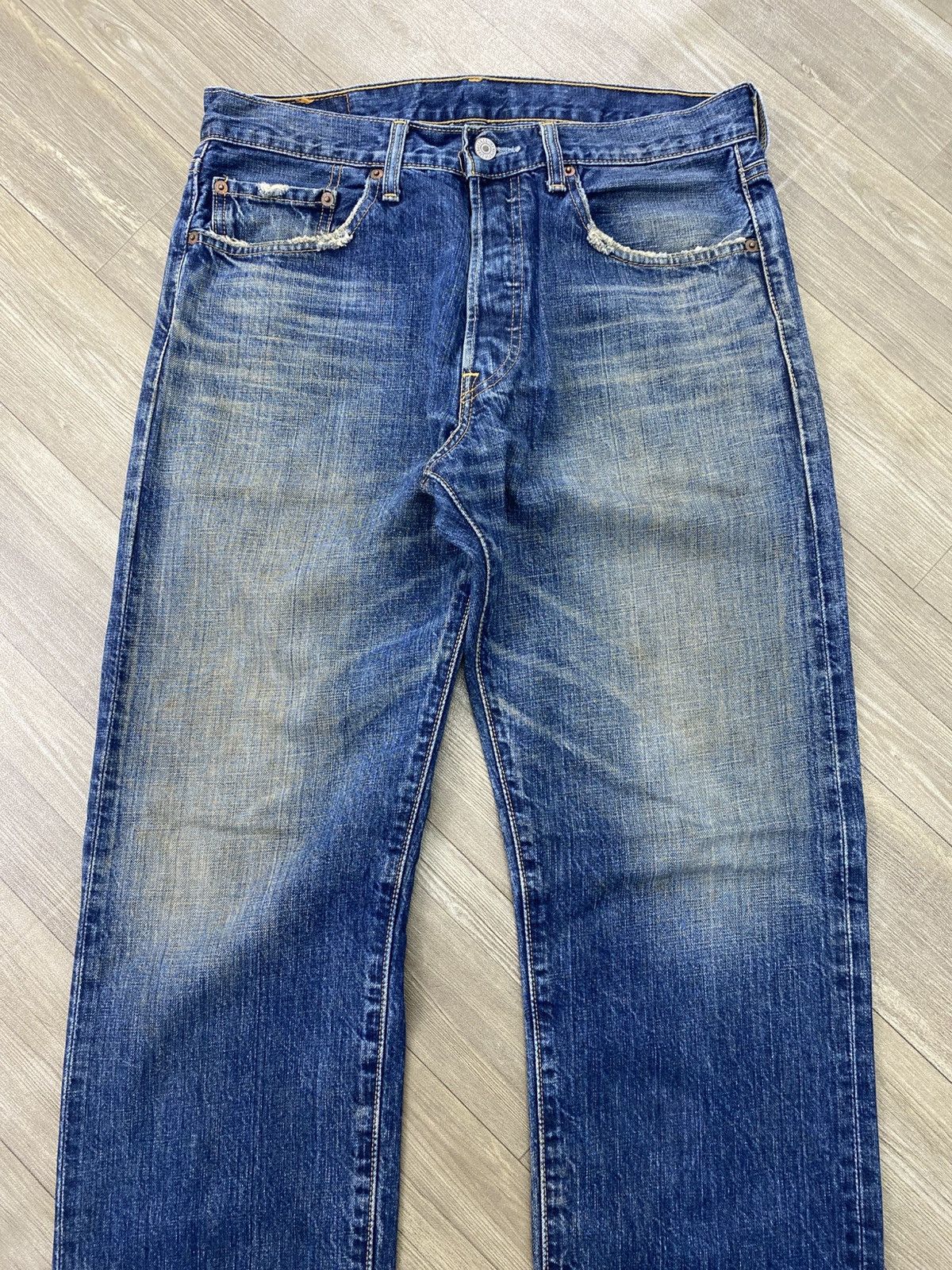 Levi's Vintage Clothing 00s Vintage Levis 501 Distressed Straight 32x33 Faded Jeans Size US 30 / EU 46 - 4 Thumbnail