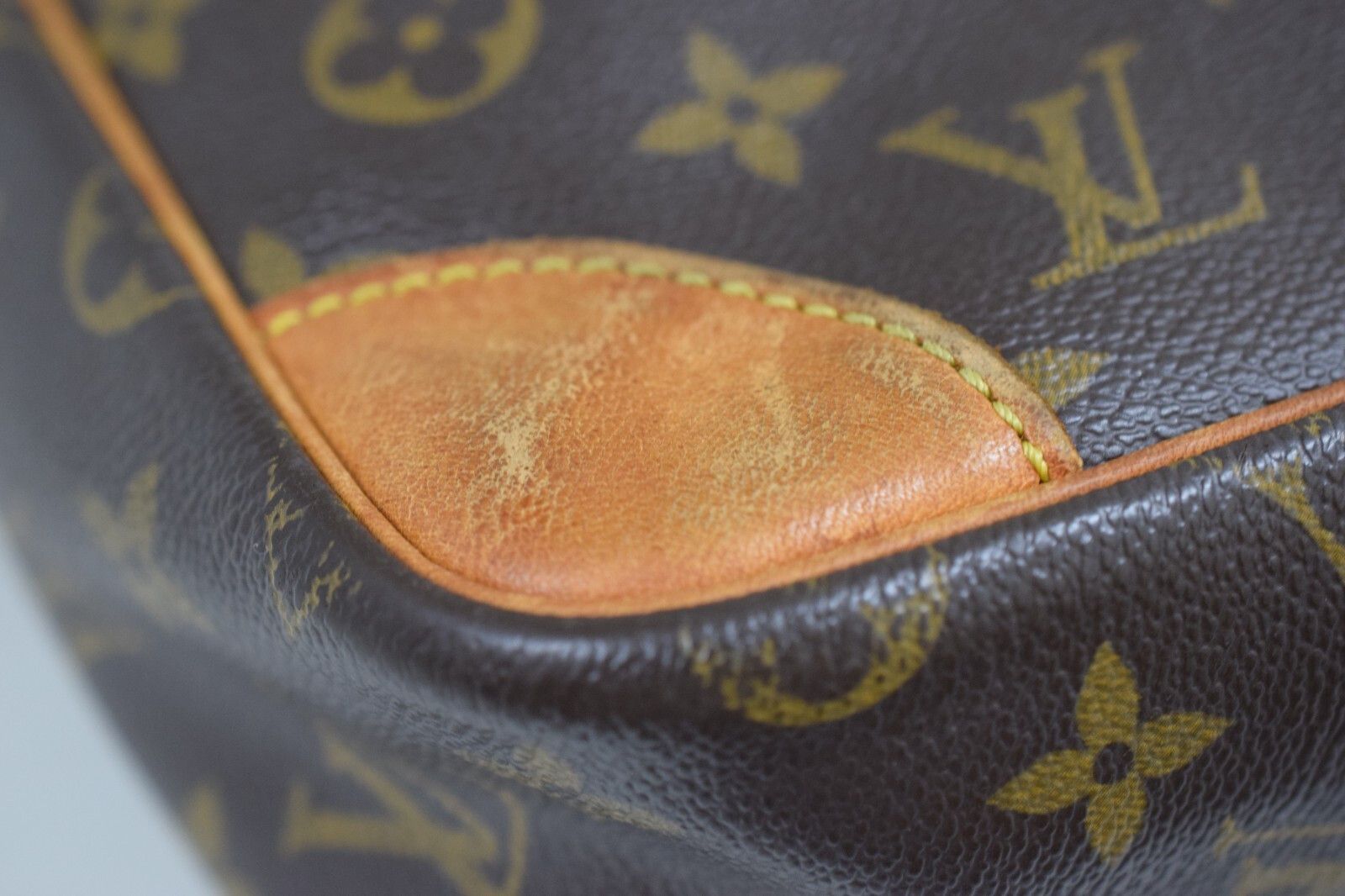 Louis Vuitton Louis Vuitton Trocadero 30 Crossbody Bag Monogram M51272 Size ONE SIZE - 8 Thumbnail