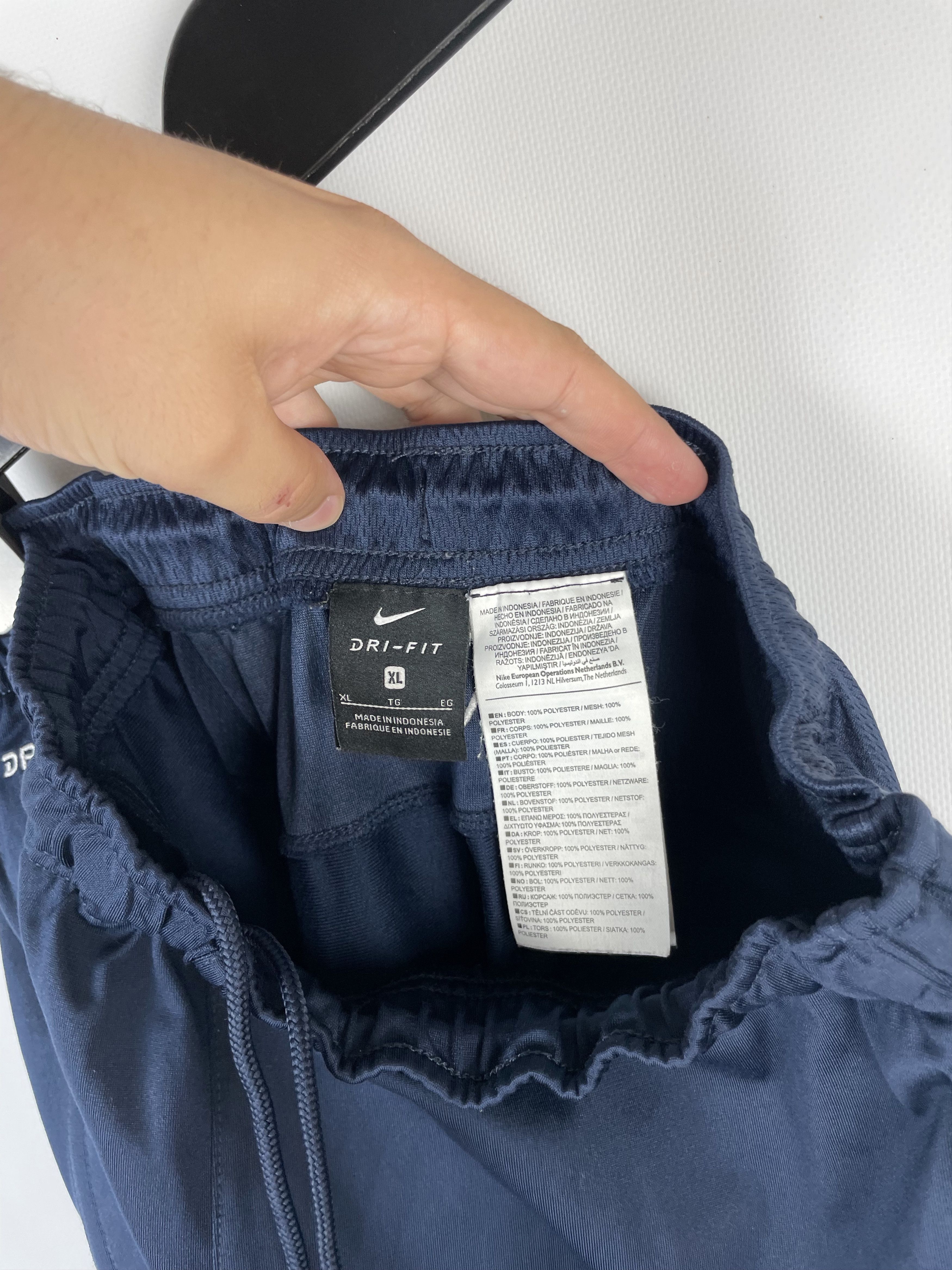 Nike Mens Vintage Nike Shorts Y2k Size US 36 / EU 52 - 7 Thumbnail