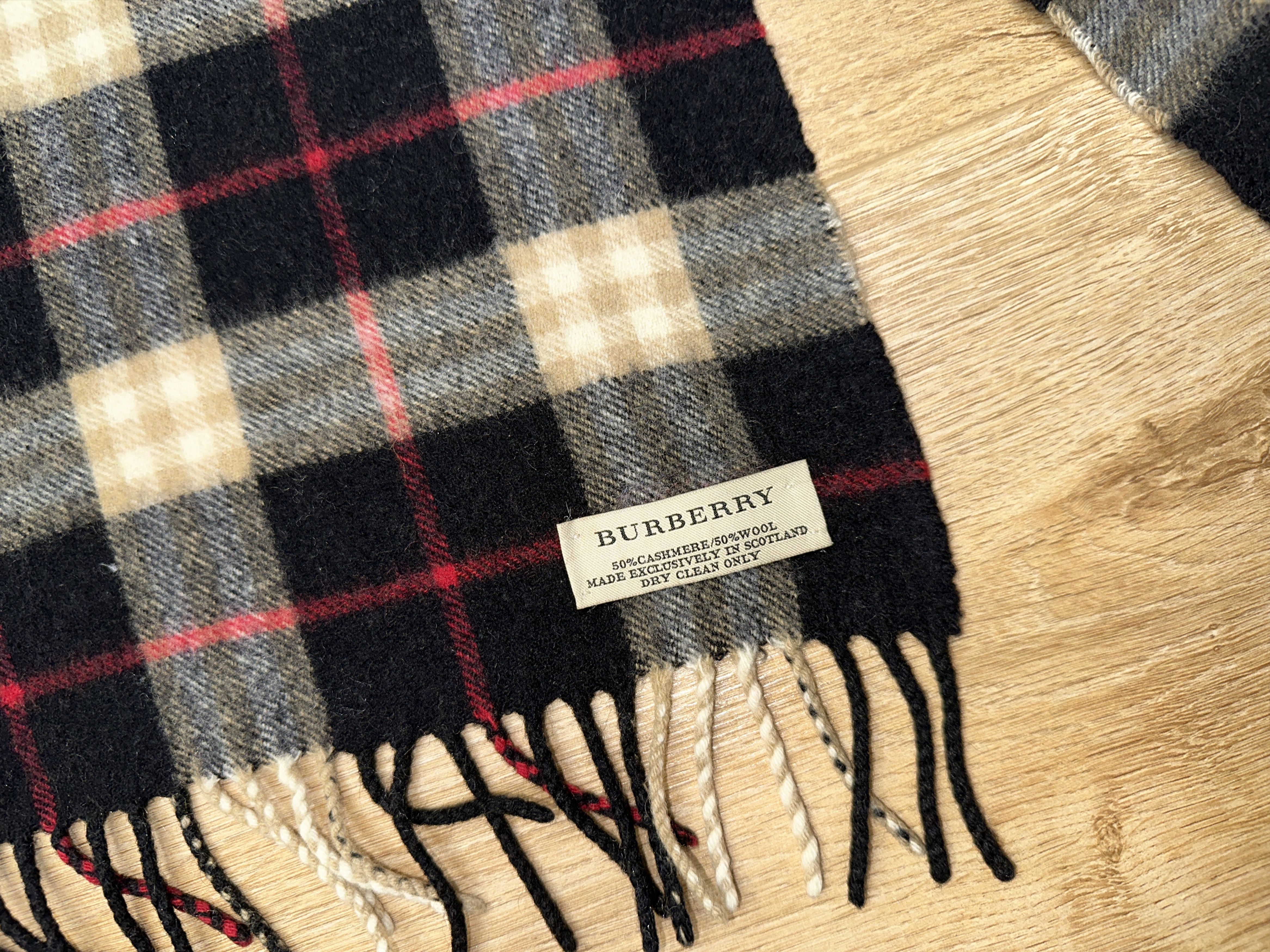 Burberry Iconic Burberry Check Wool Cashmere Scarf 180x30 Cm Size ONE SIZE - 3 Thumbnail