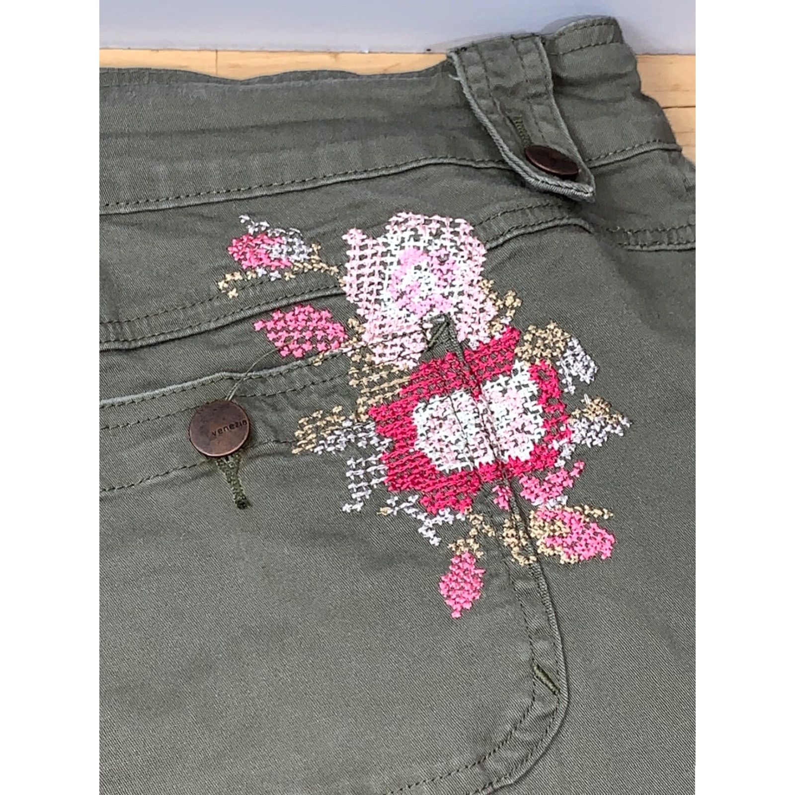 Vintage Venezia Womens Pants Size 8 Green Floral Embroidered Capri #5009 Size 30" / US 8 / IT 44 - 8 Thumbnail
