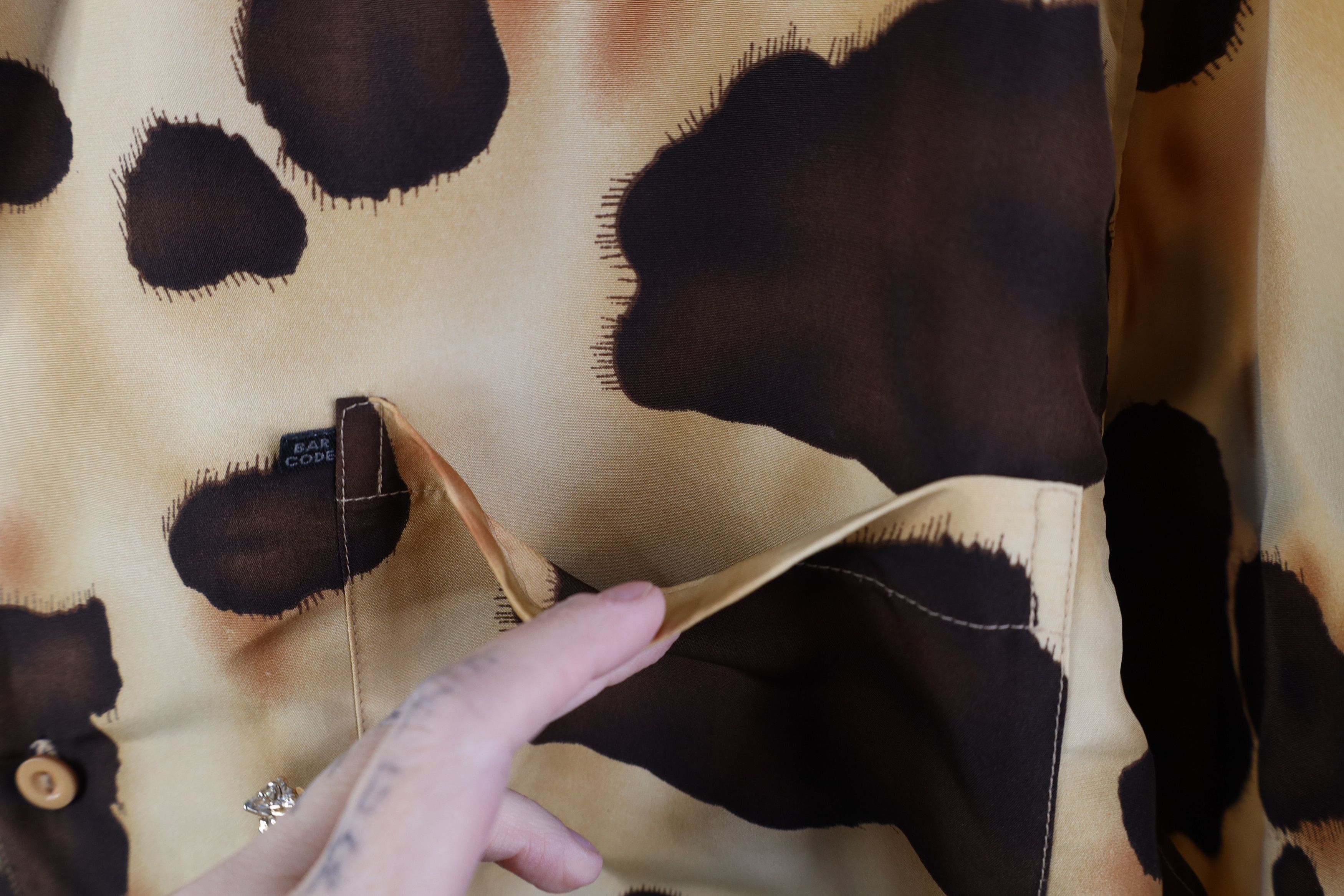 Vintage Vintage 90s Y2K Streetwear Cow Spot Baggy Button Shirt Size US M / EU 48-50 / 2 - 5 Thumbnail