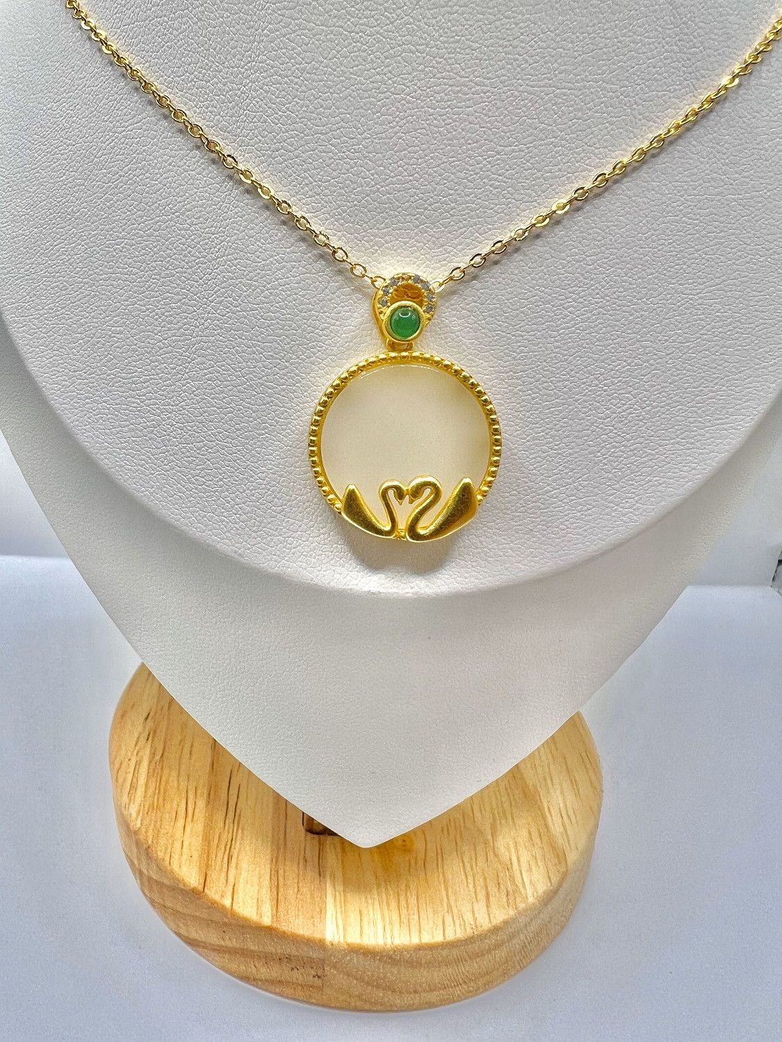 Jewelry White Jade Swans Gold Necklace Size ONE SIZE - 3 Thumbnail