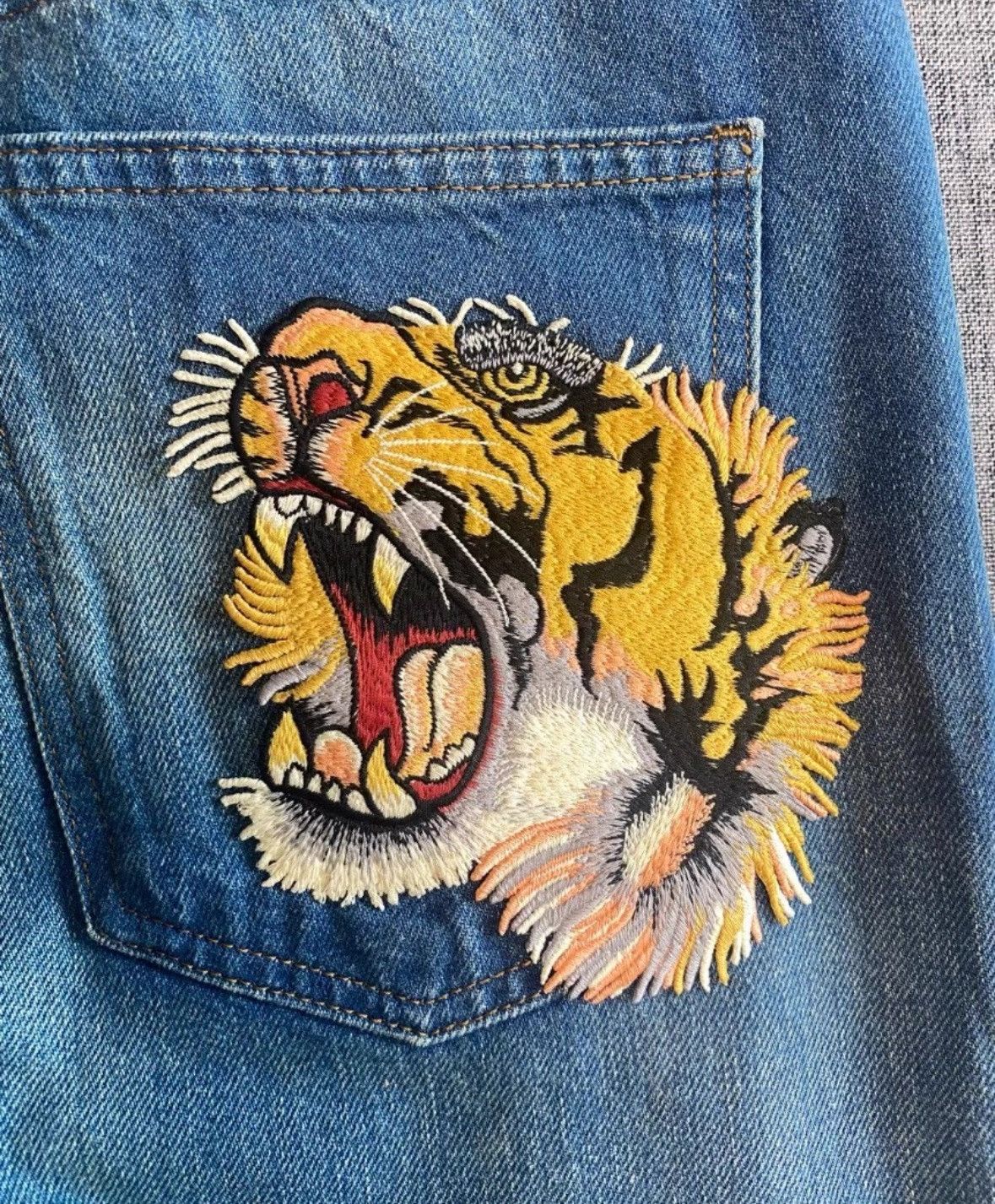 Gucci Gucci Embroidered Tiger Denim Pants Size 32-2505 Size US 33 - 4 Thumbnail