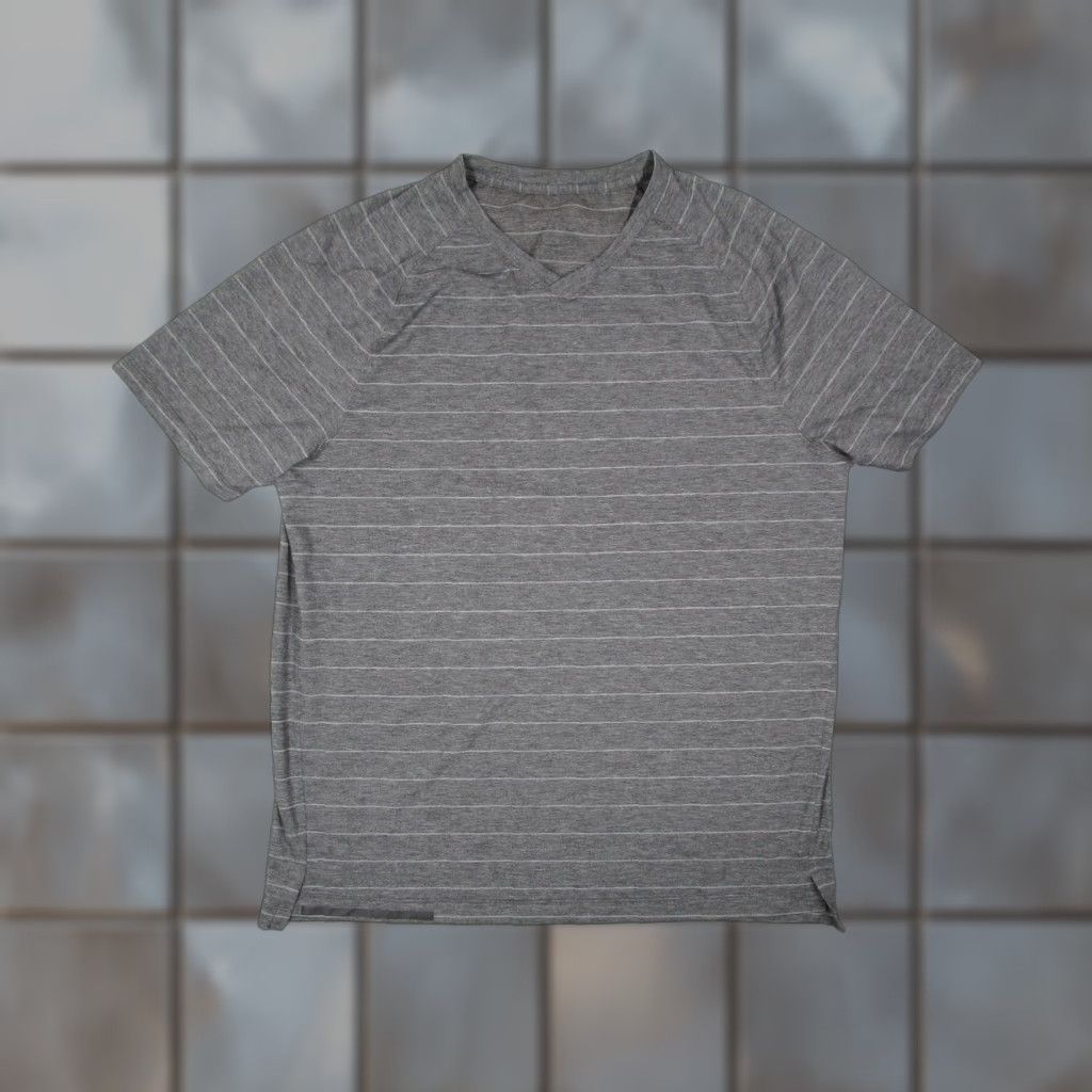 Lululemon Lululemon Men's Gray Striped Short Sleeve V Neck Performance Tee Shirt Large Size US L / EU 52-54 / 3 - 1 Thumbnail