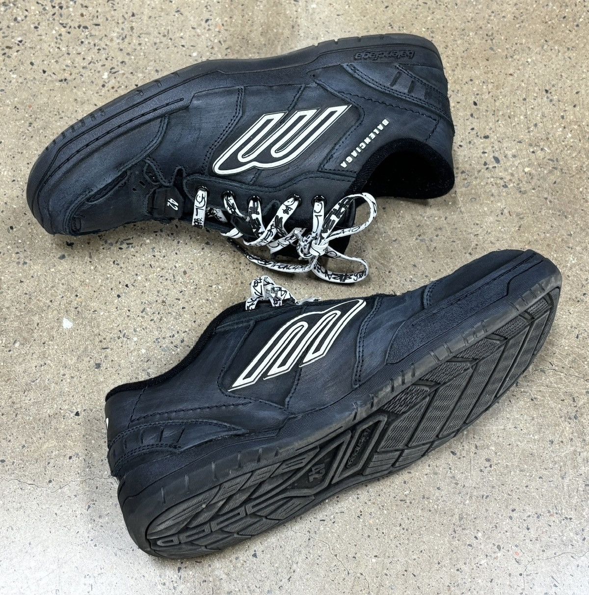 Balenciaga Balenciaga Hamptons Worn-out（EU 42） Size US 10 / EU 43 - 9 Thumbnail