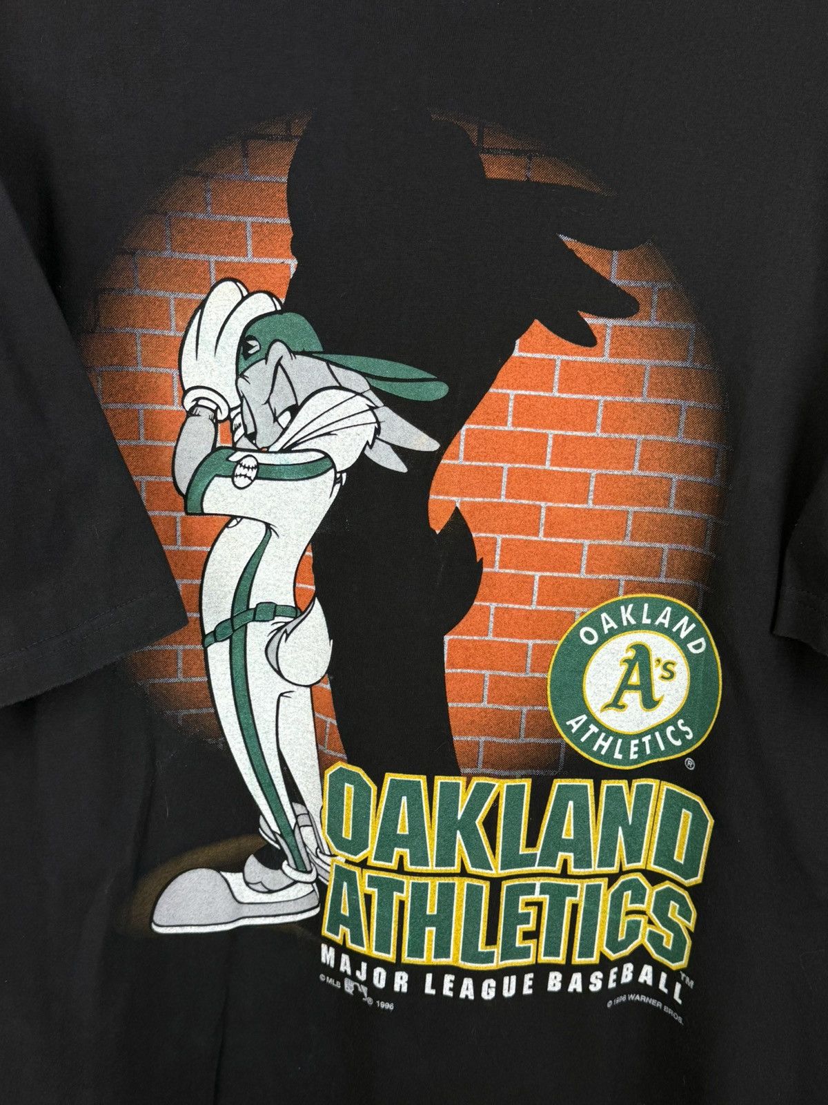 Nutmeg Nutmeg Mills Oakland Athletics MLB 1996 Warner Bros Bugs Tee Size US XL / EU 56 / 4 - 2 Thumbnail