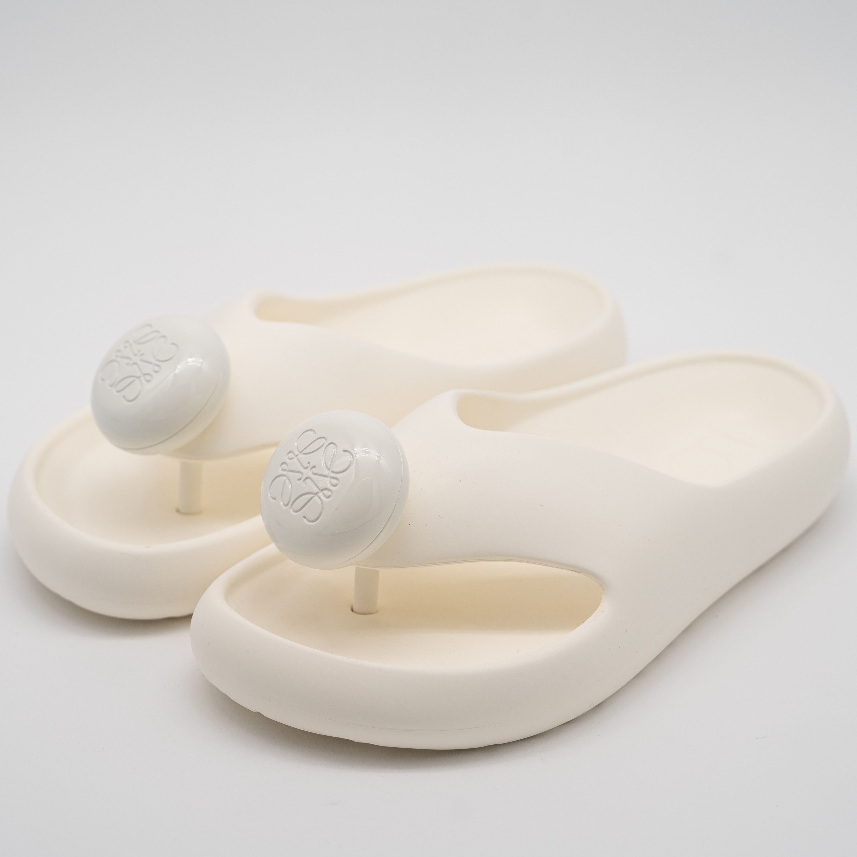 Loewe 36 6 us Loewe Pebble Sandals White Slides Foam Thong Rubber Size US 6 / IT 36 - 1 Thumbnail