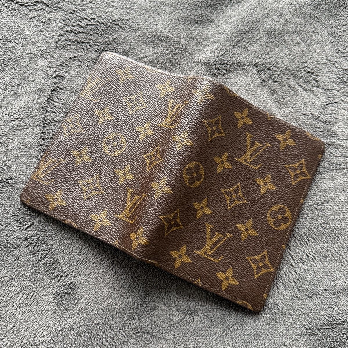 Louis Vuitton Louis Vuitton Monogram Passport/Documents Wallet Size ONE SIZE - 3 Thumbnail