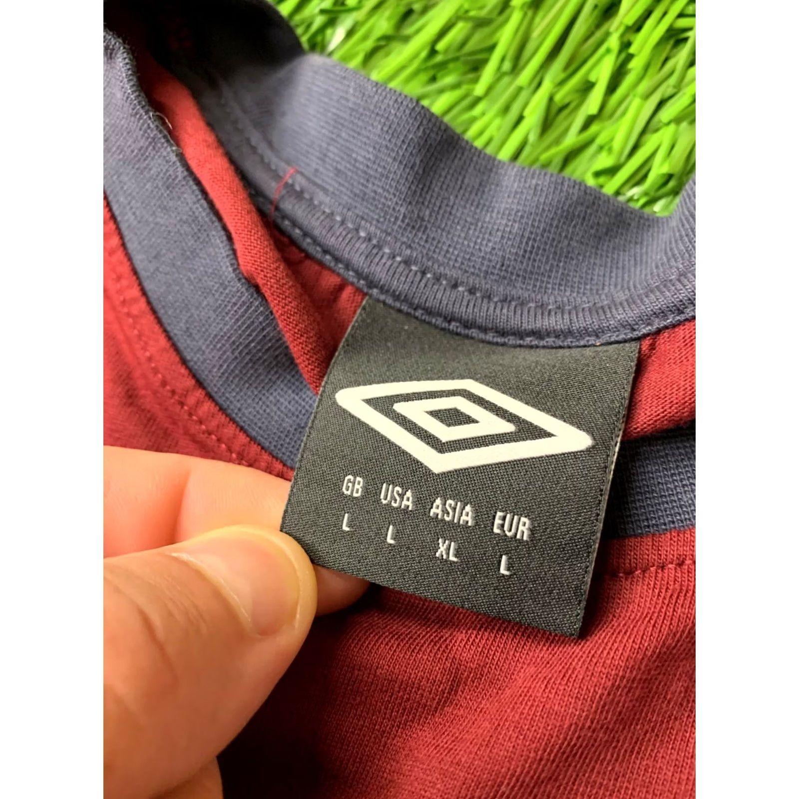 Umbro Umbro Shirt Mens Size L Burgundy and Navy Blue 100% Cotton Casual T-Shirt Short Sleeve Size US L / EU 52-54 / 3 - 6 Thumbnail